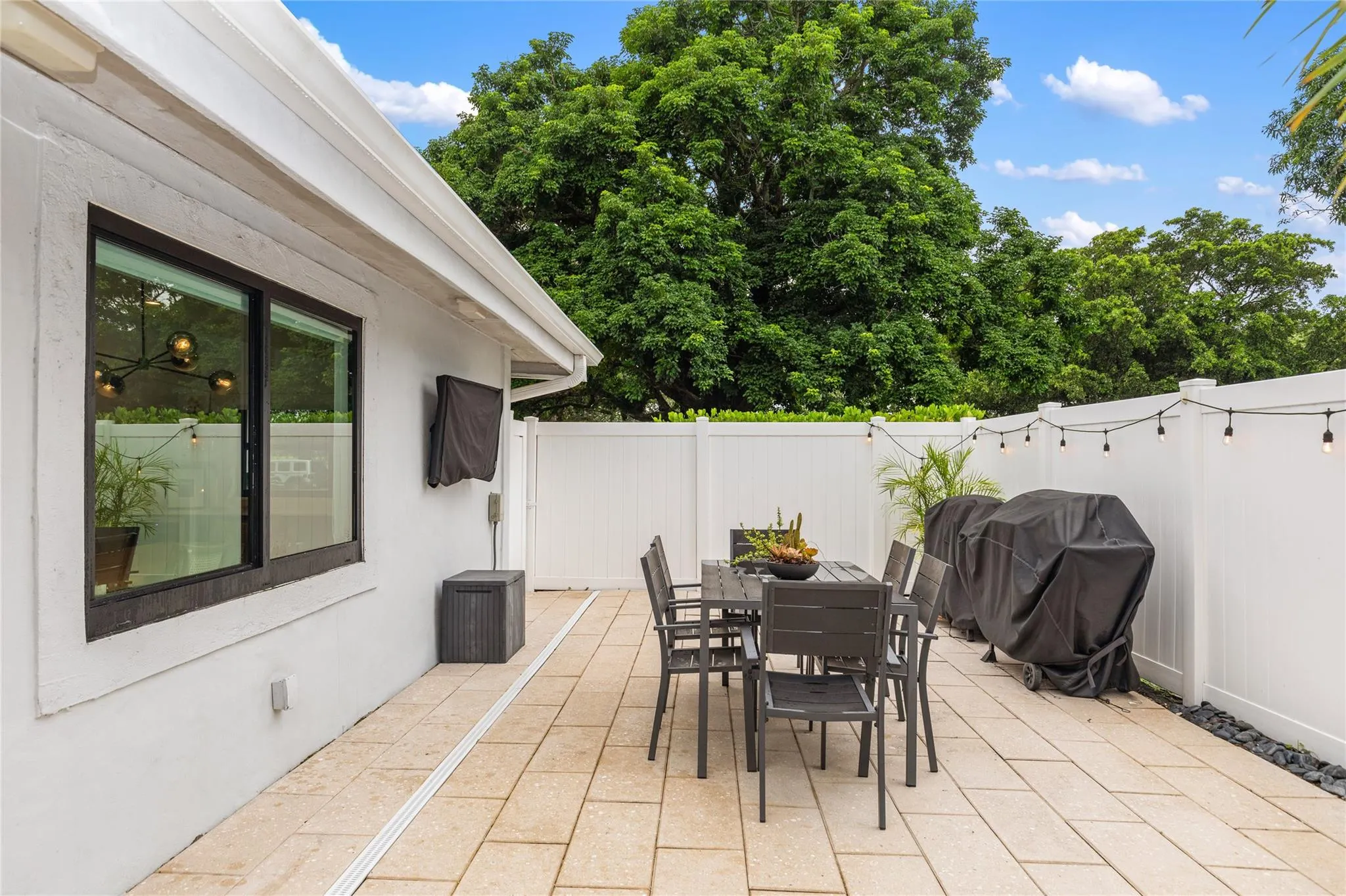 1080 E Country Club Cir