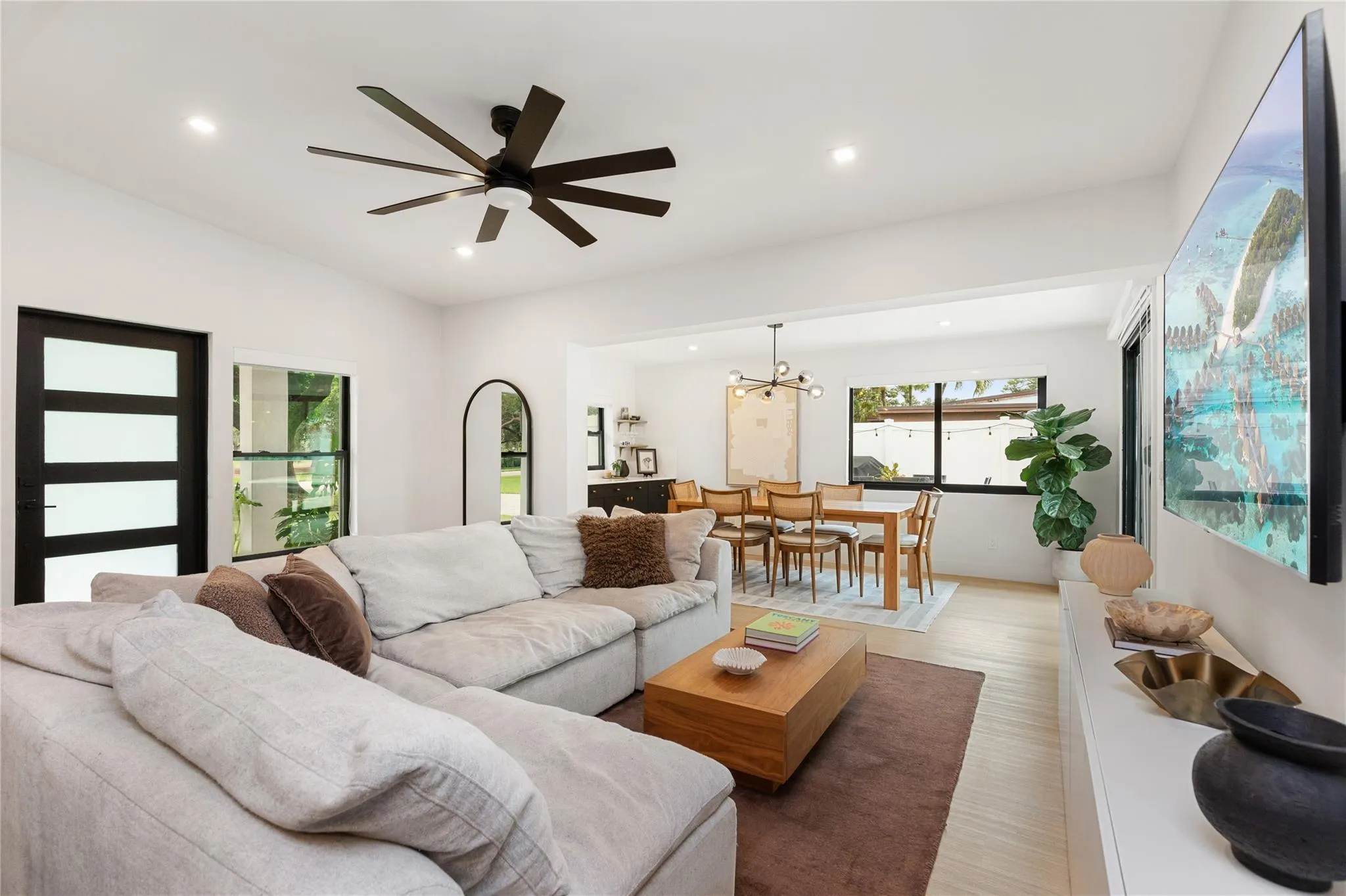1080 E Country Club Cir