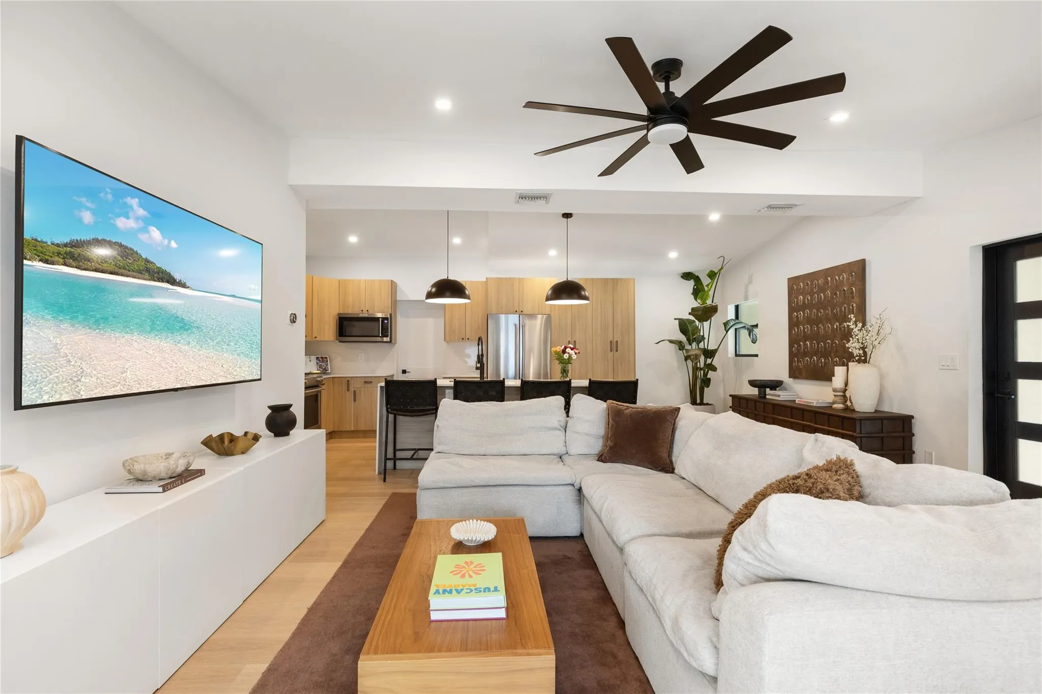 1080 E Country Club Cir