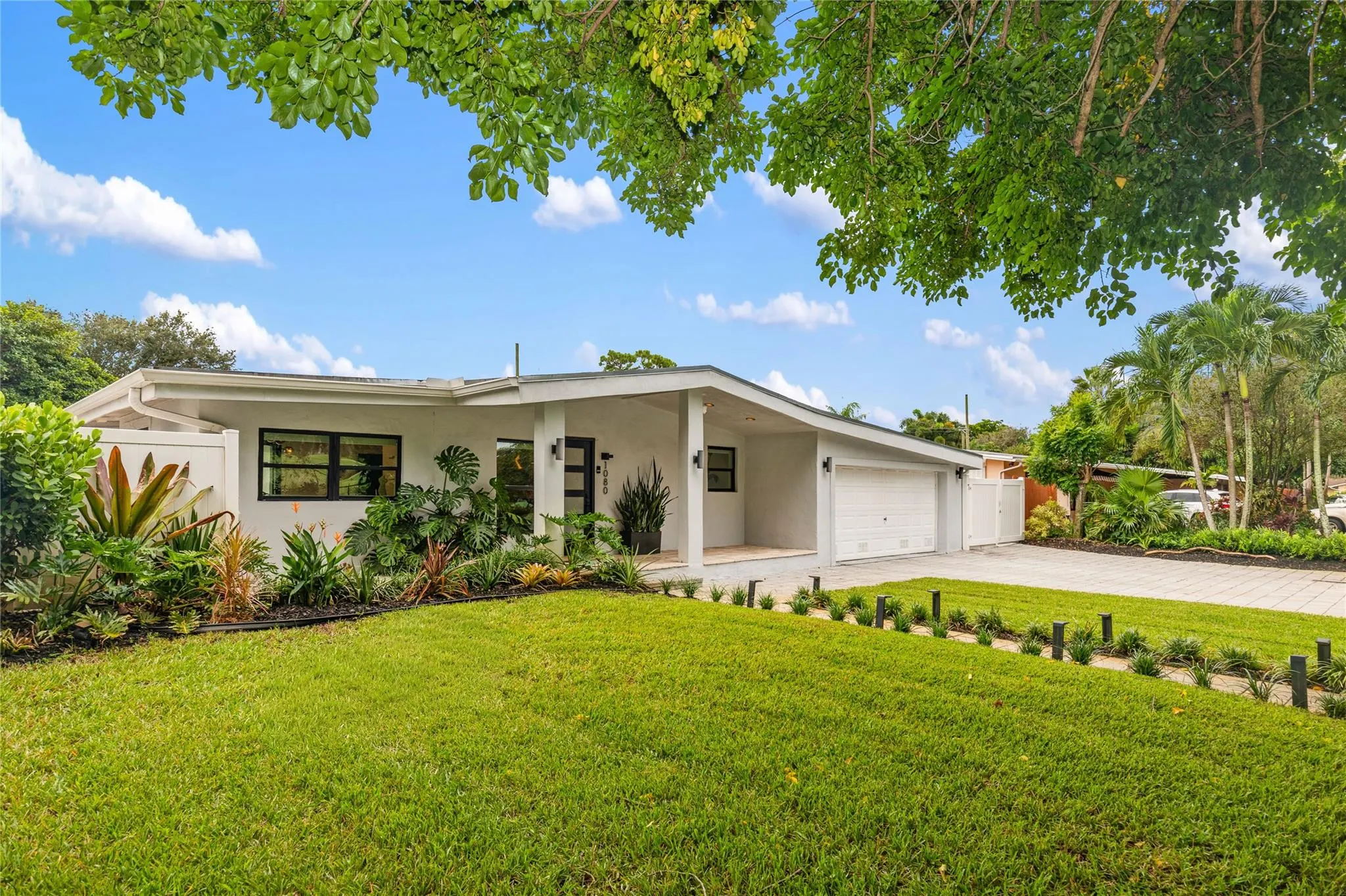 1080 E Country Club Cir