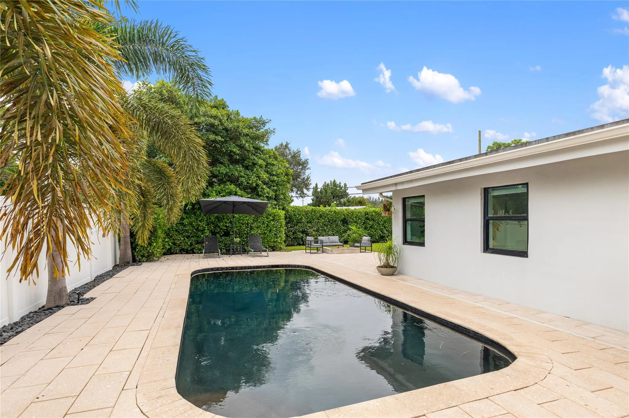 1080 E Country Club Cir