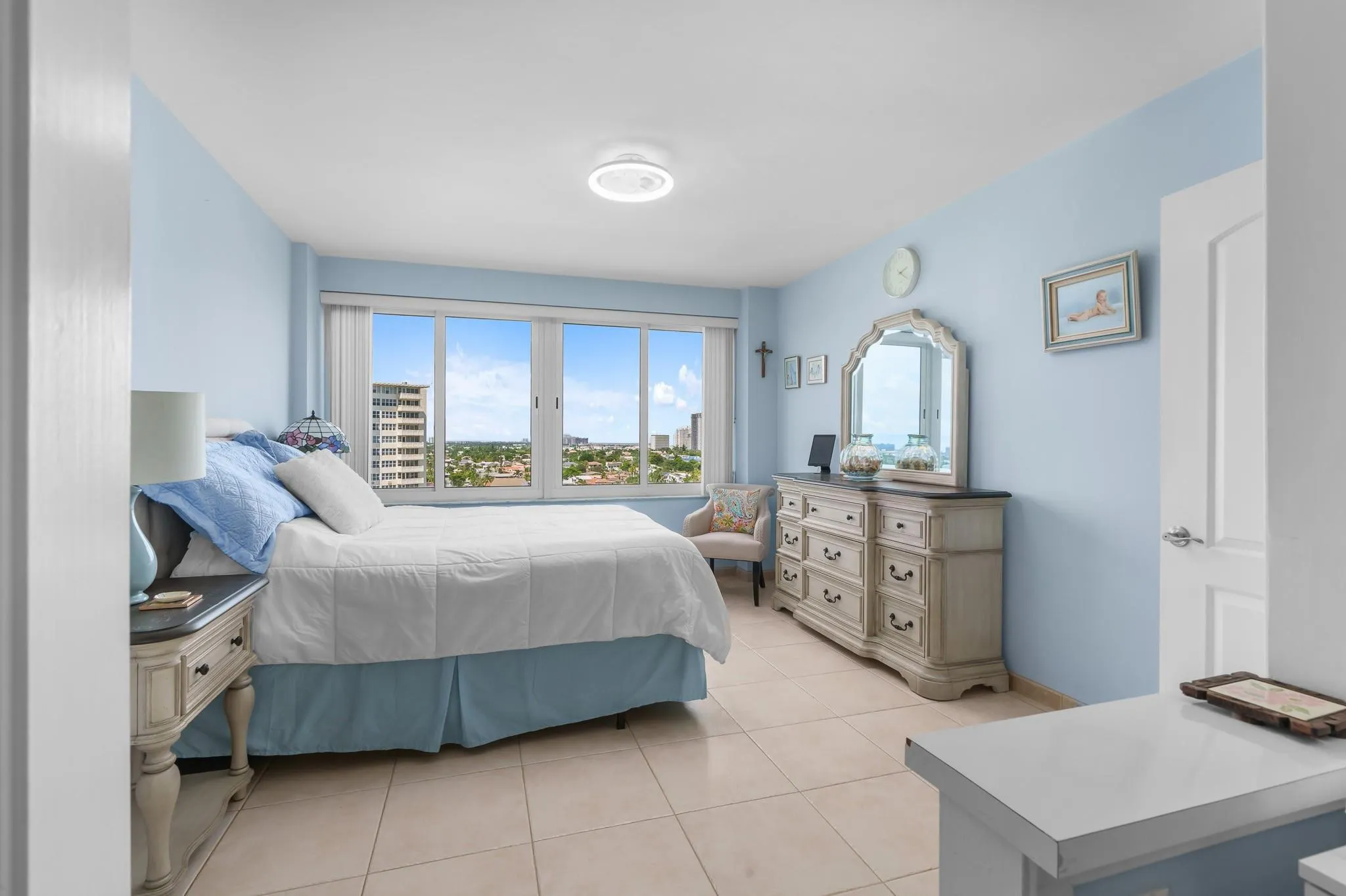 3233 NE 34th St, #1207