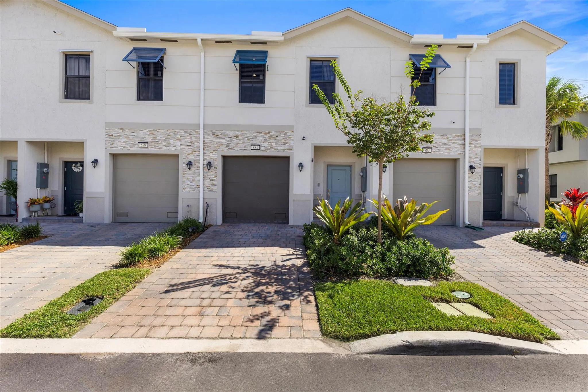 884 NW 3rd Ter