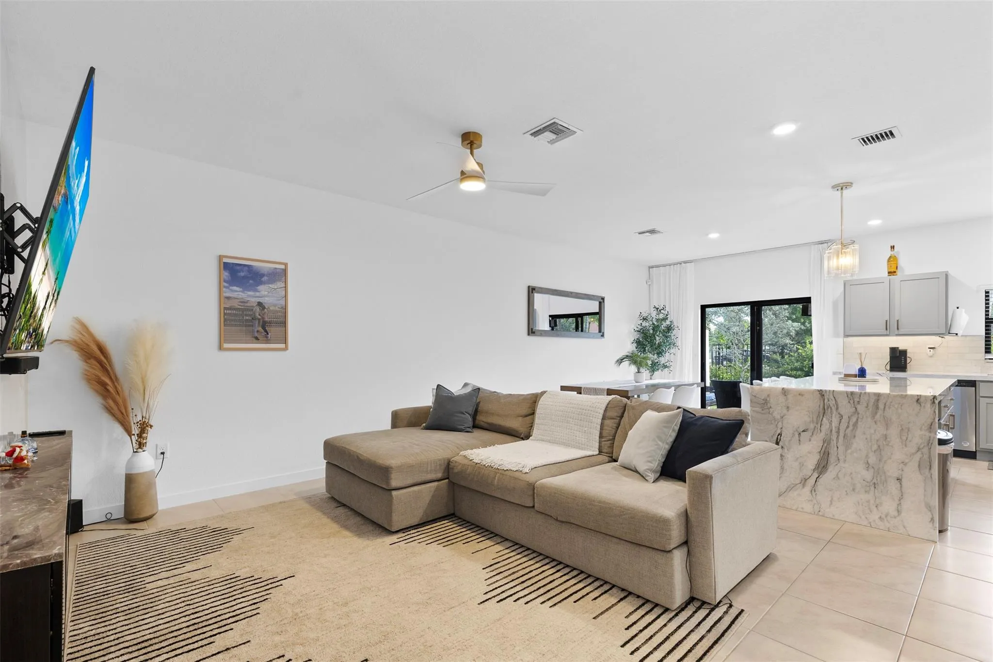 884 NW 3rd Ter