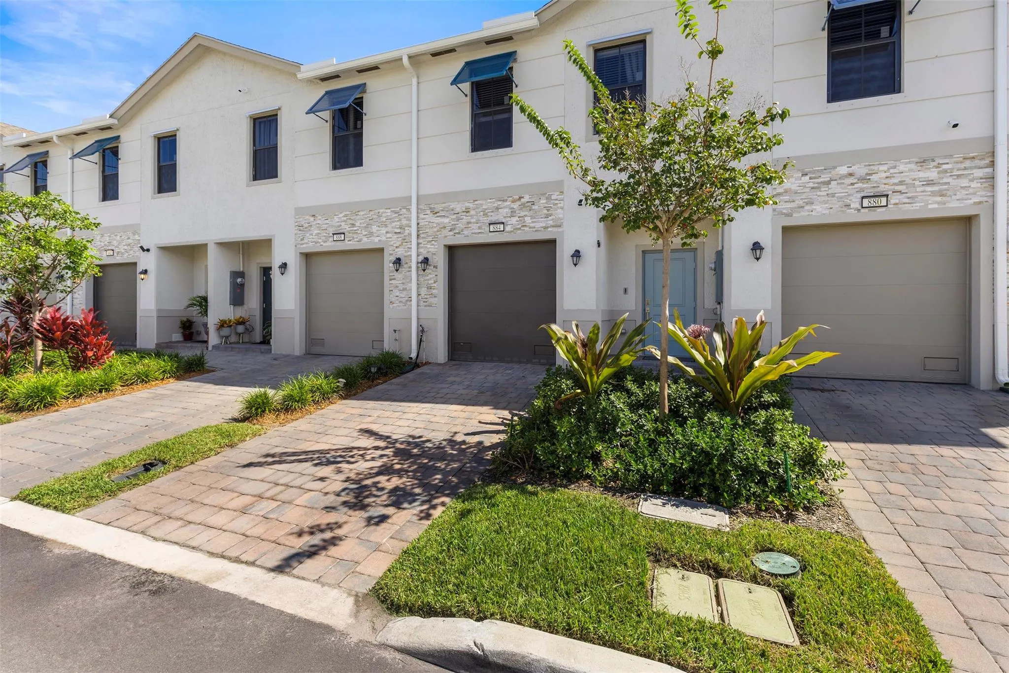 884 NW 3rd Ter