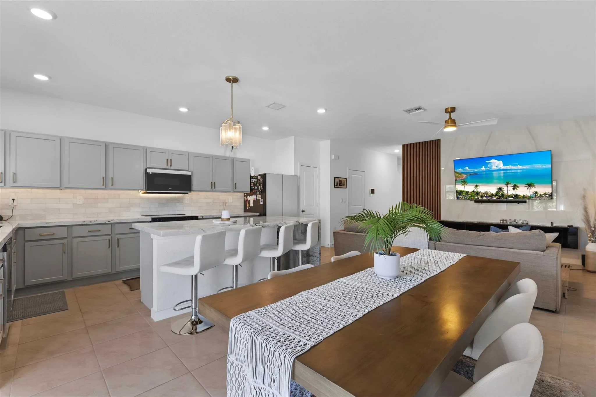 884 NW 3rd Ter