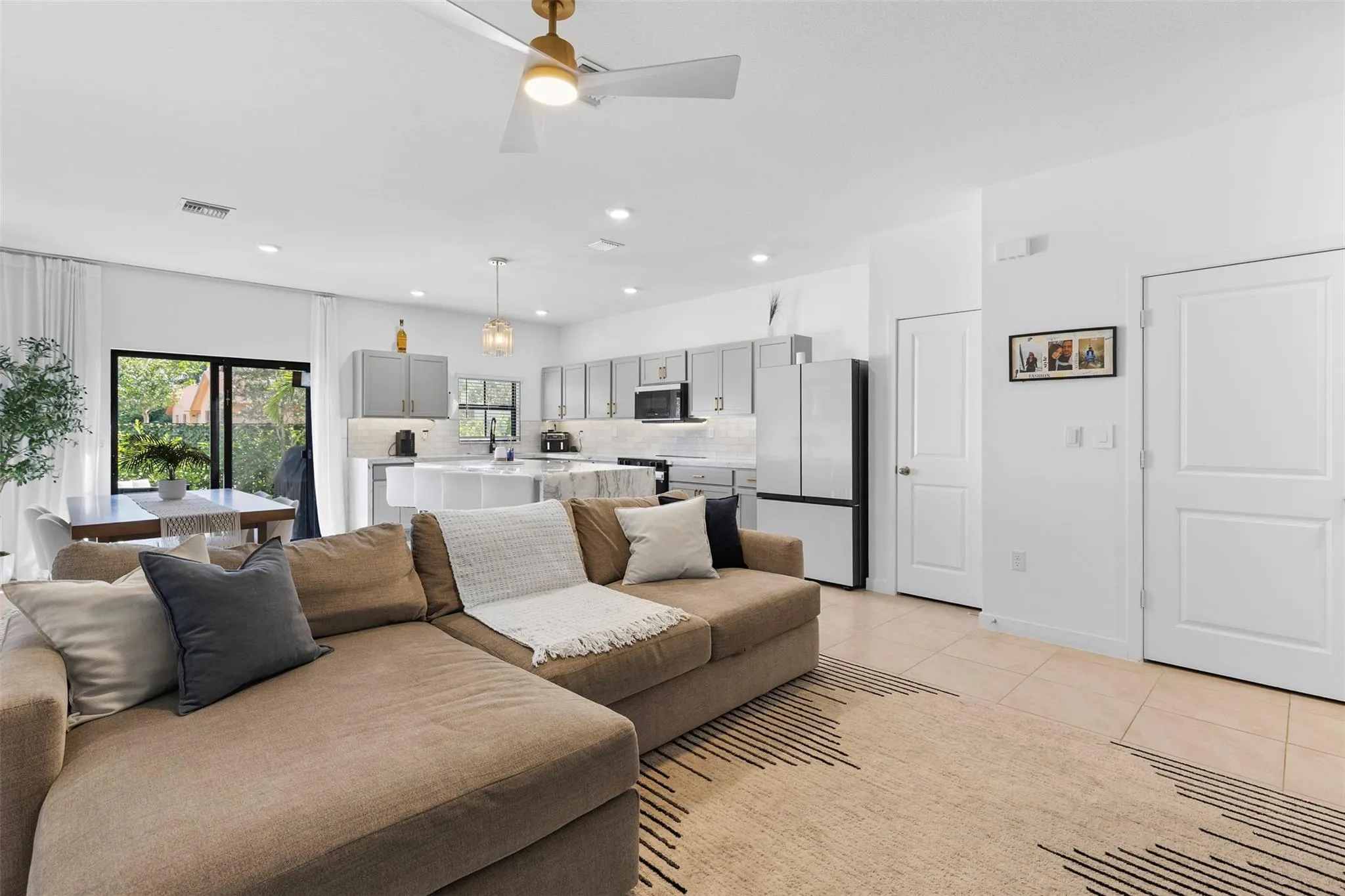 884 NW 3rd Ter
