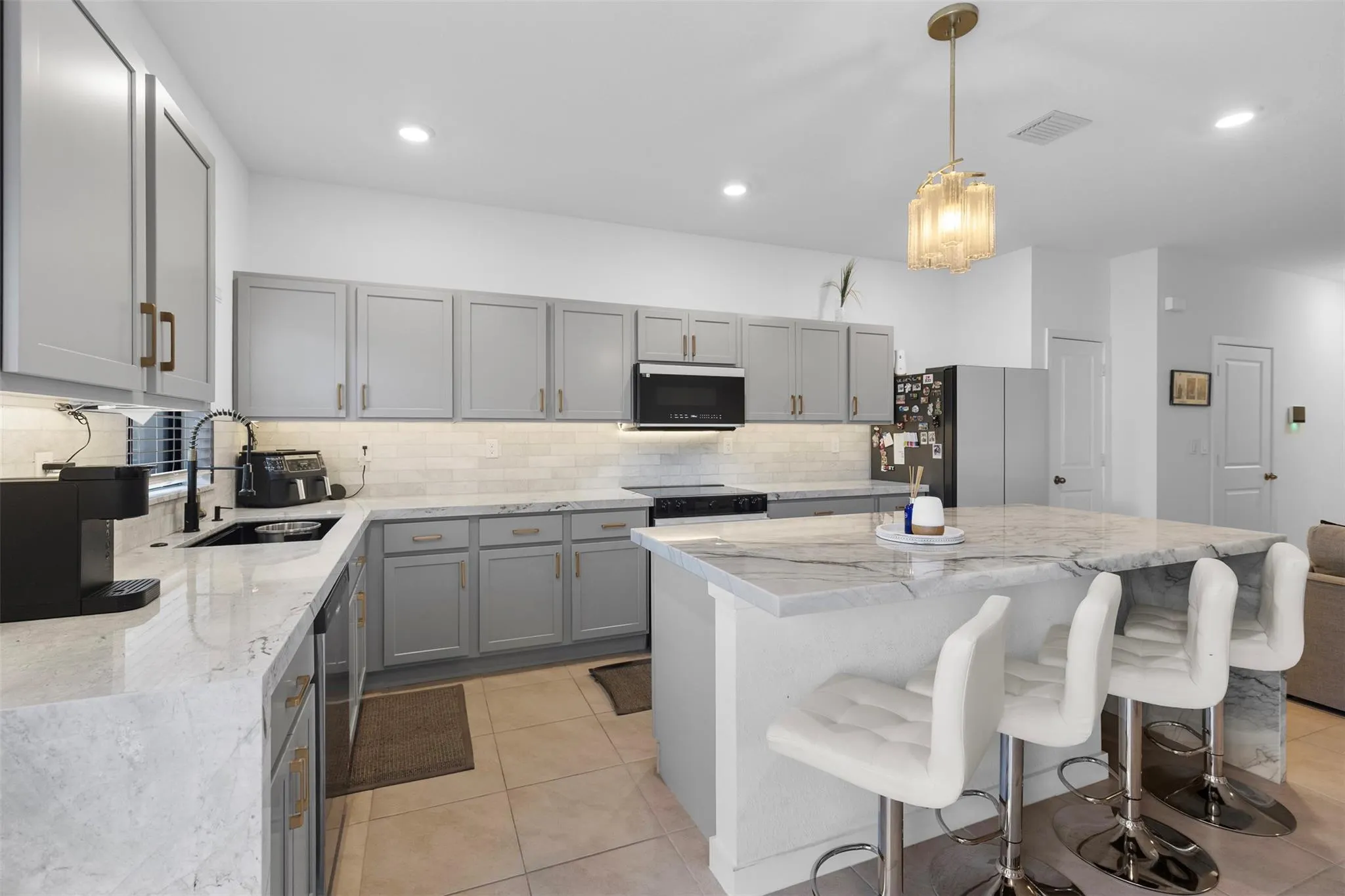 884 NW 3rd Ter