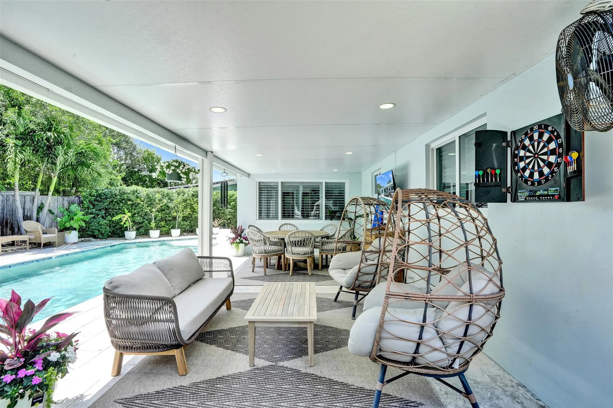 106 SE 10th Ct