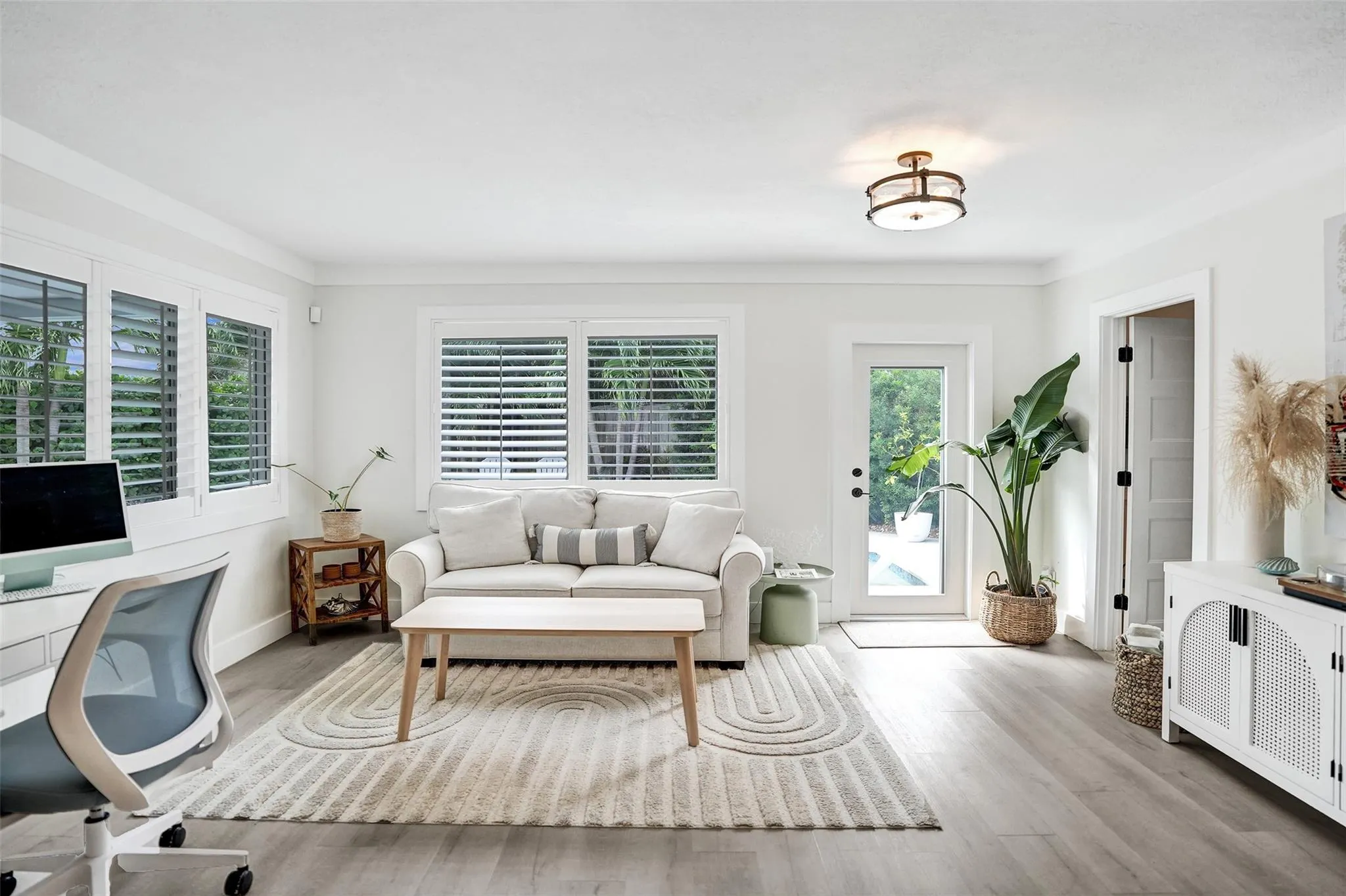 106 SE 10th Ct