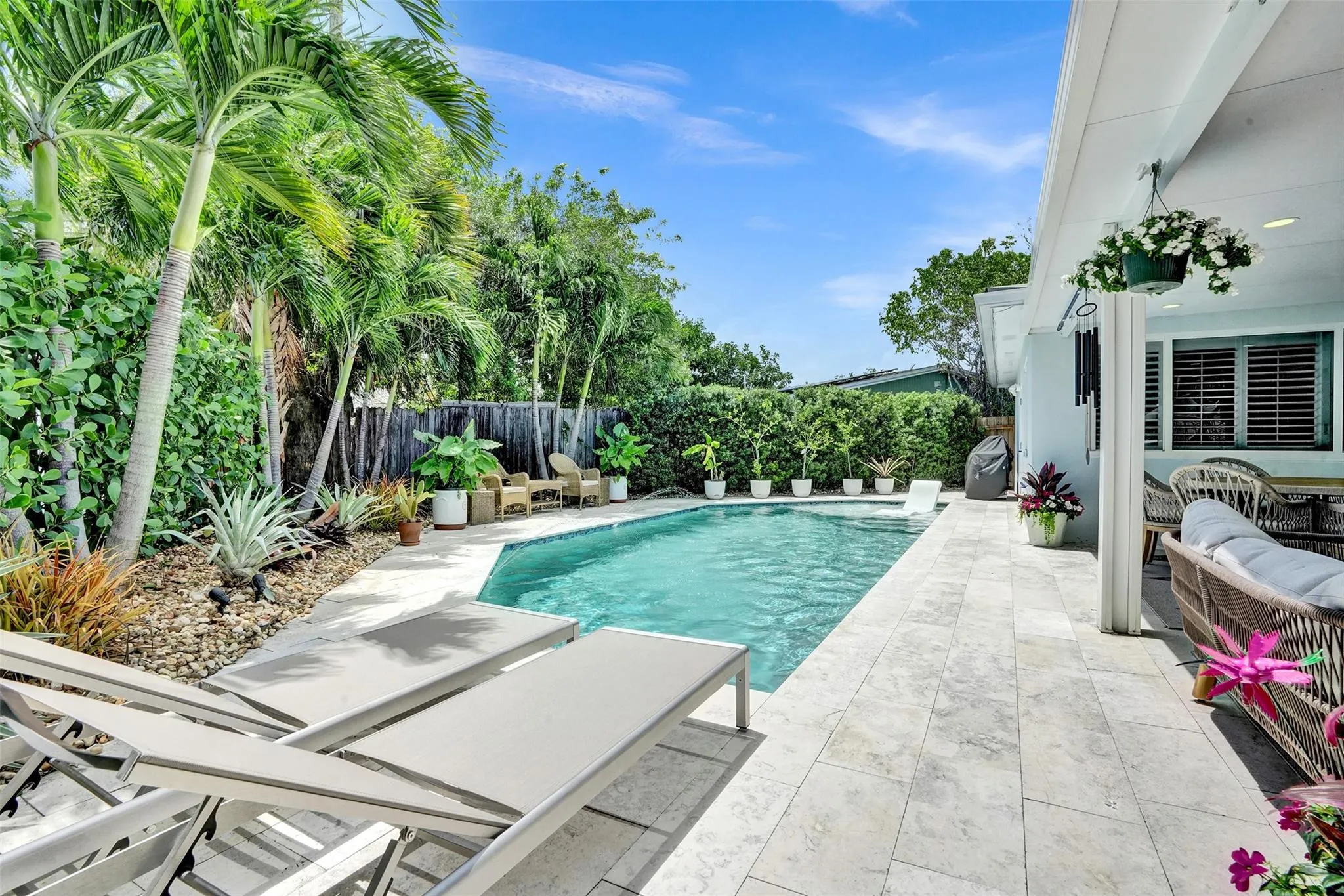 106 SE 10th Ct