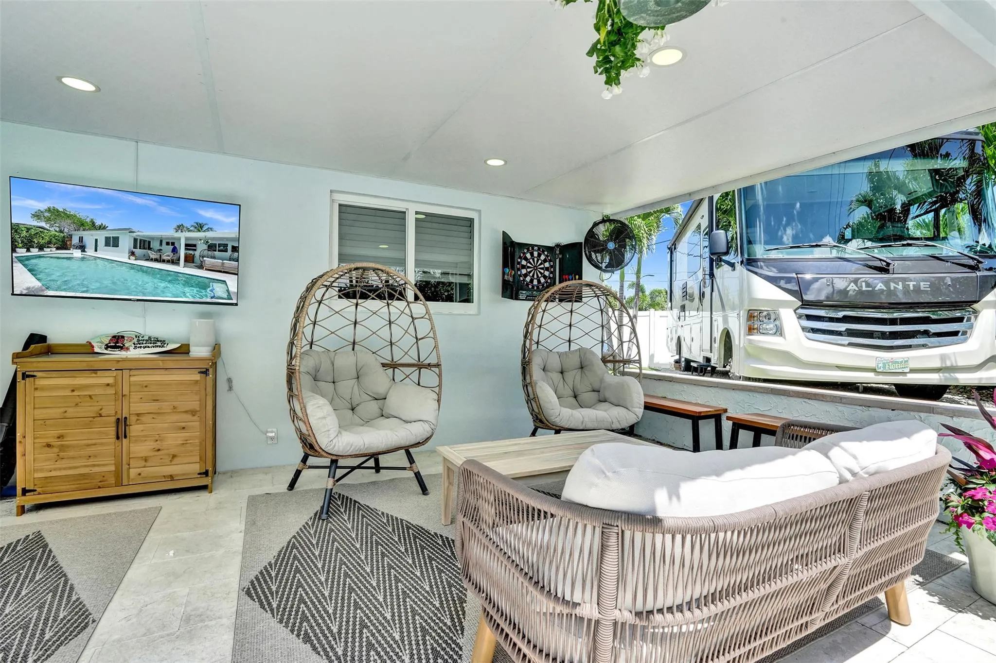 106 SE 10th Ct