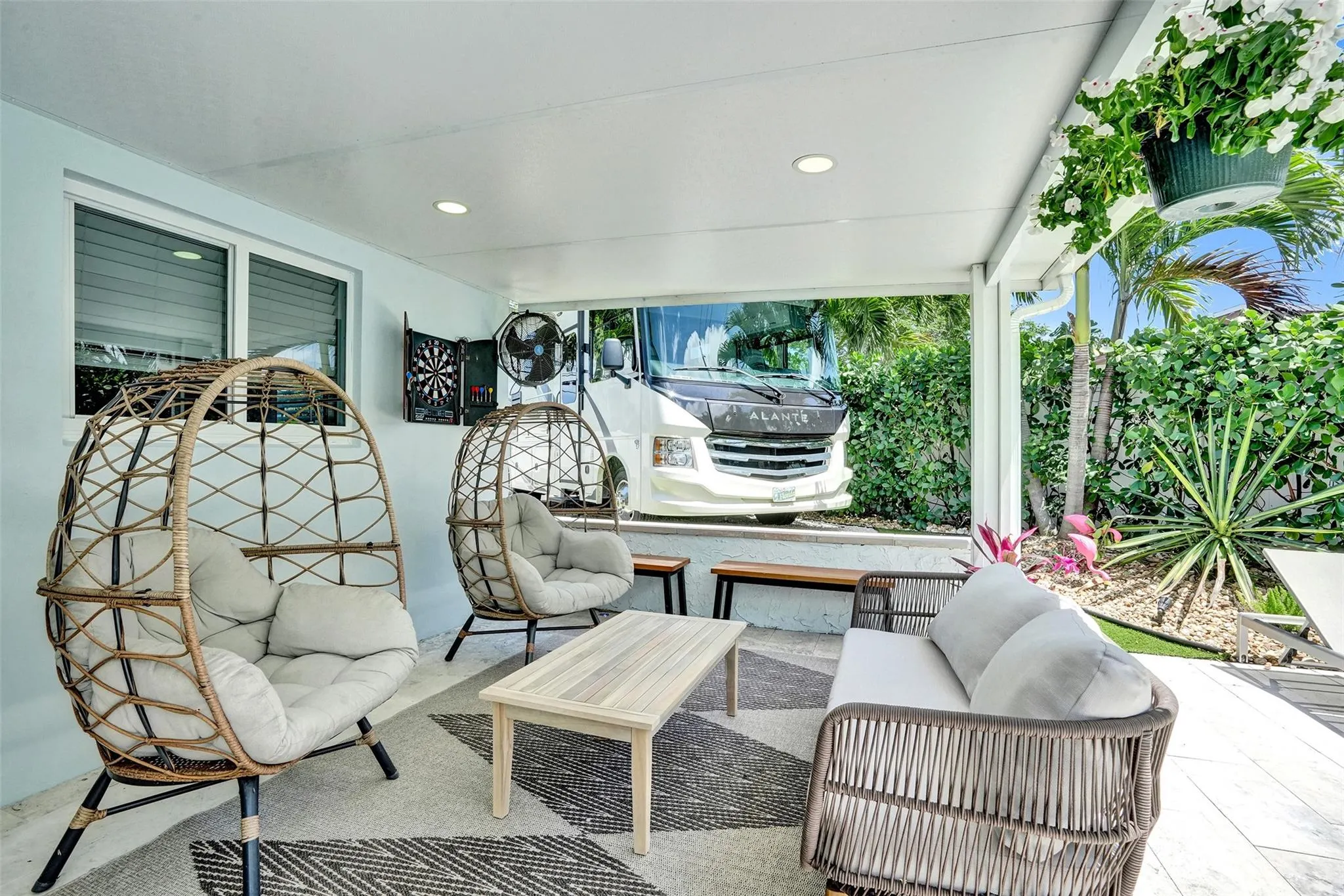 106 SE 10th Ct