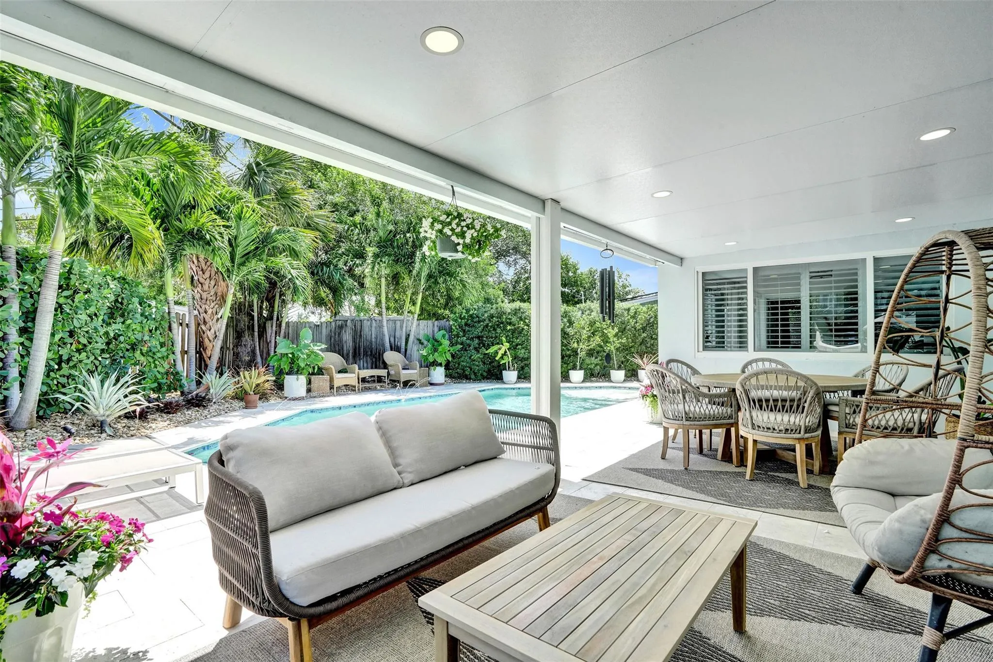 106 SE 10th Ct