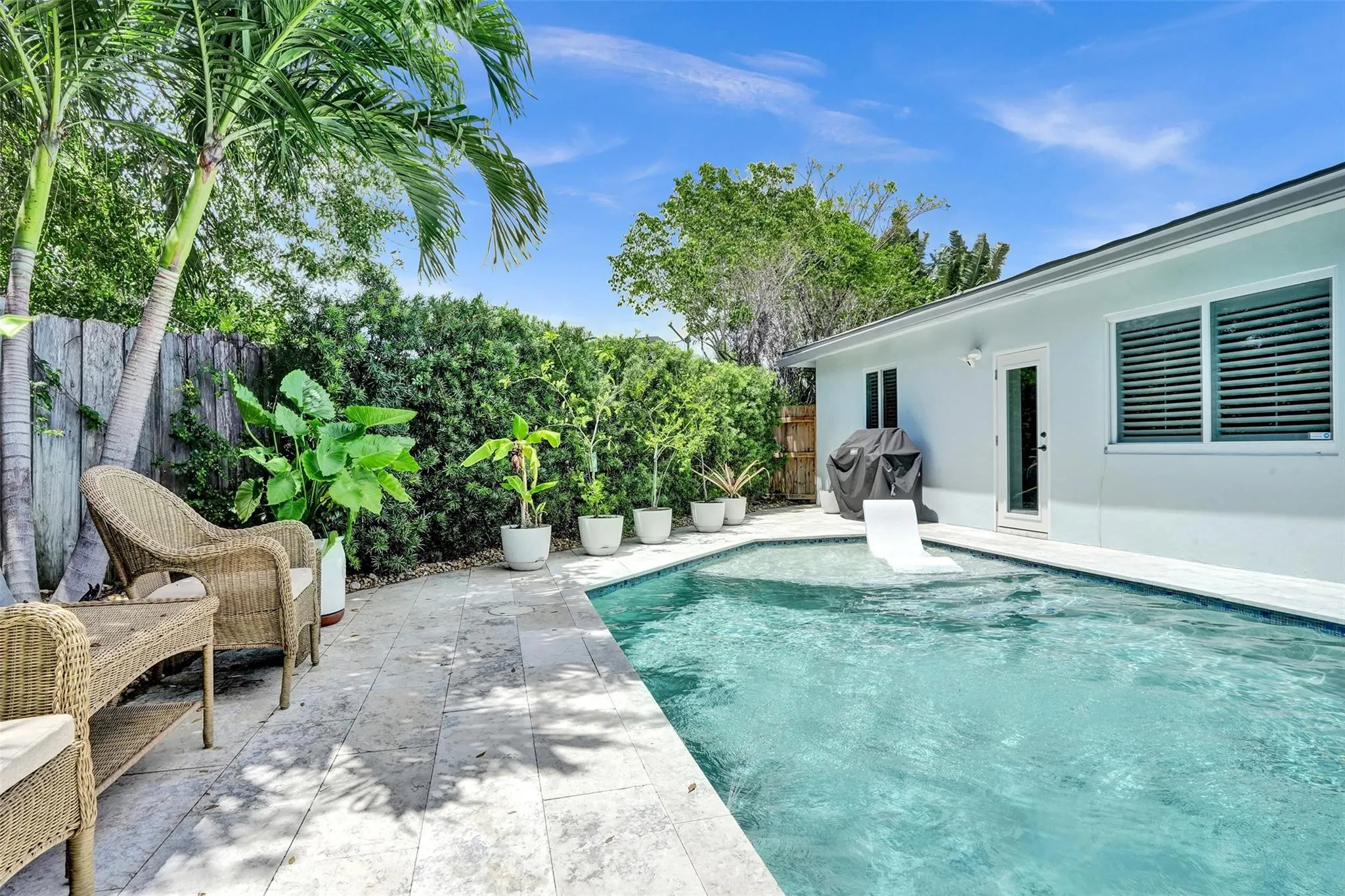 106 SE 10th Ct