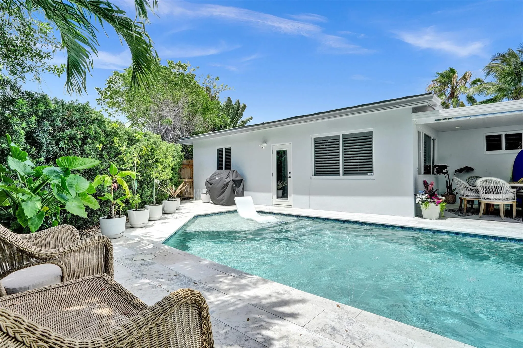 106 SE 10th Ct