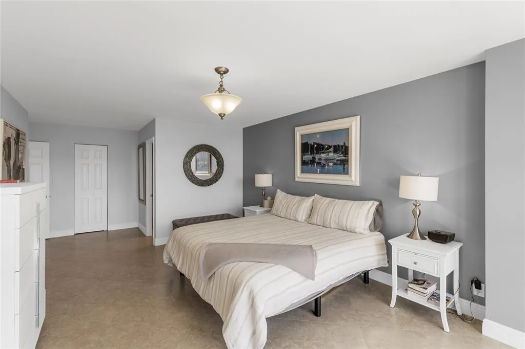 400 Leslie Dr, #1001