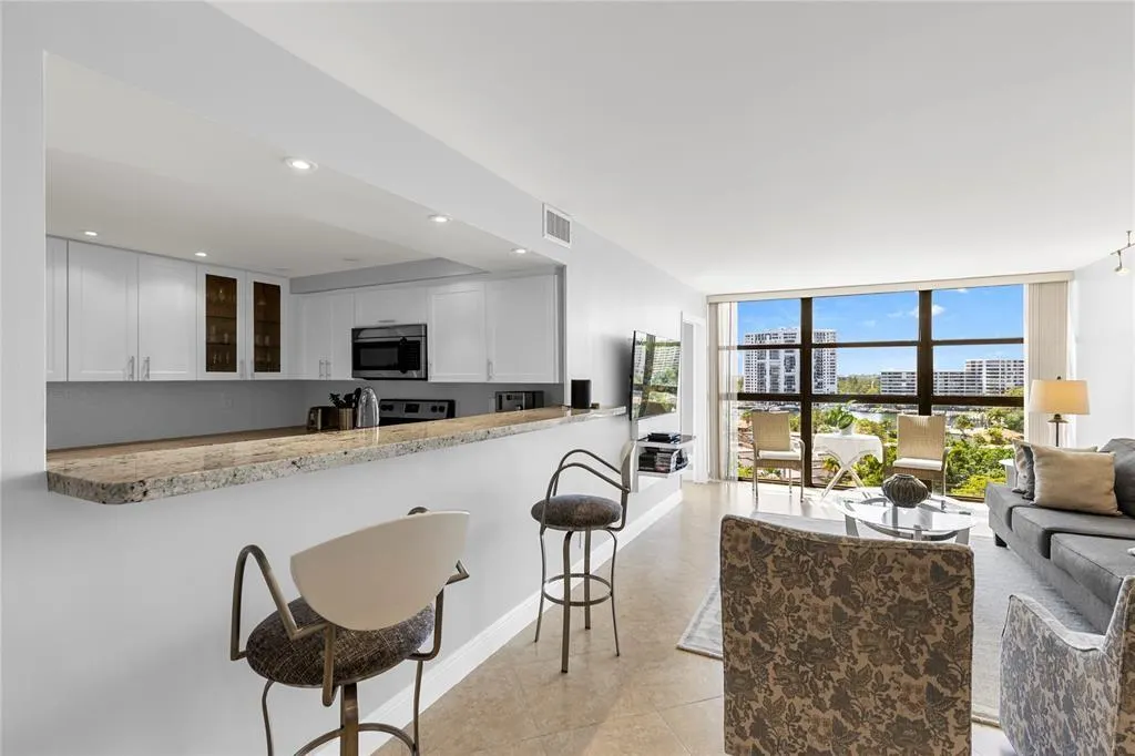 400 Leslie Dr, #1001