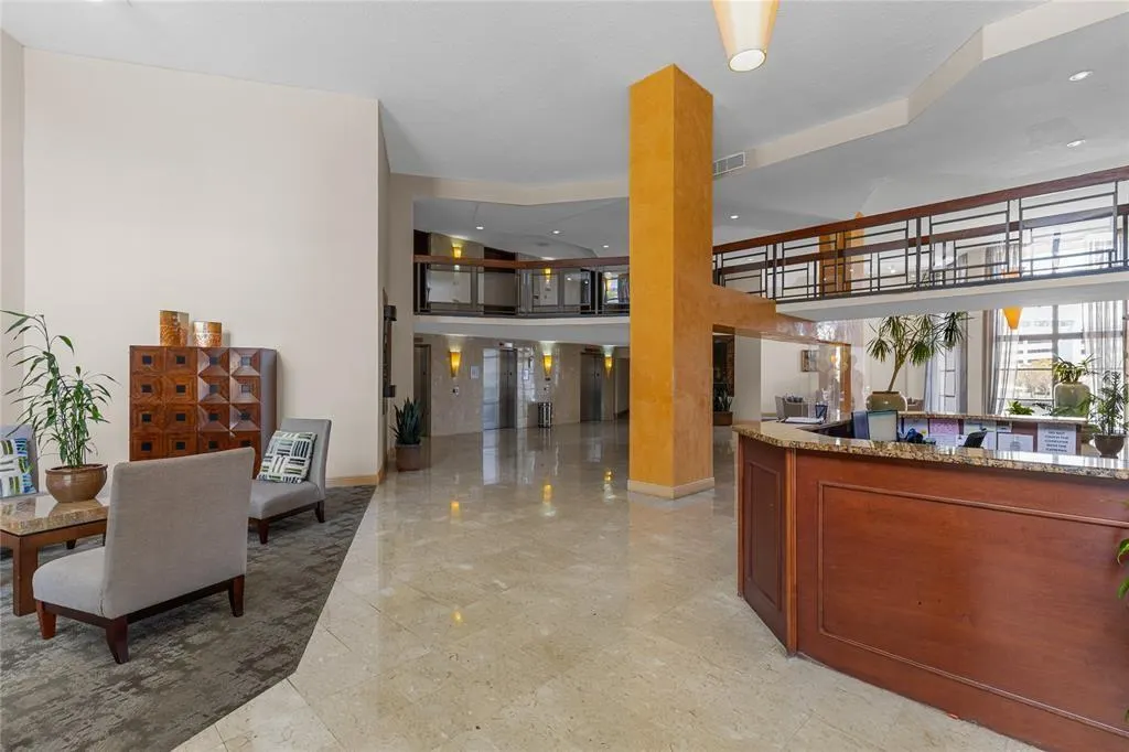 400 Leslie Dr, #1001