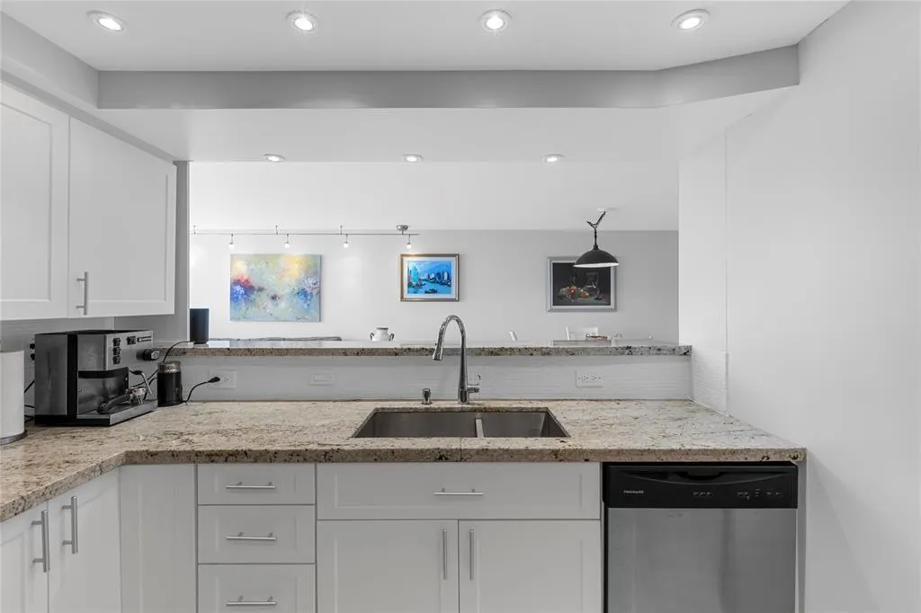 400 Leslie Dr, #1001