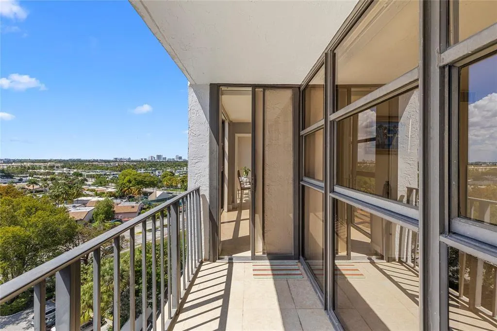 400 Leslie Dr, #1001