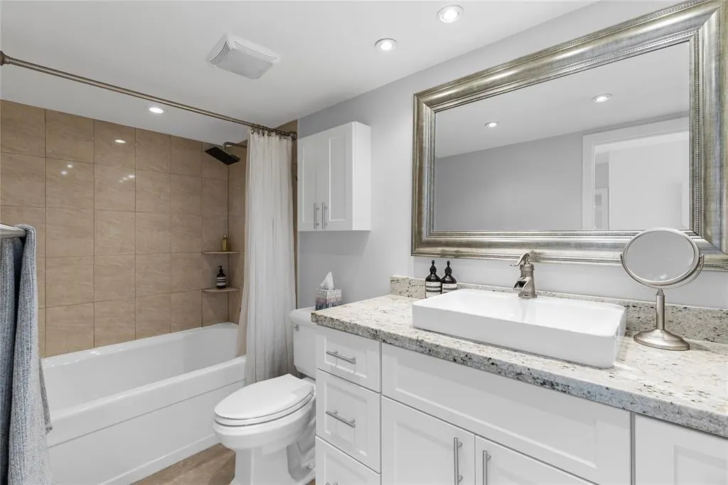 400 Leslie Dr, #1001