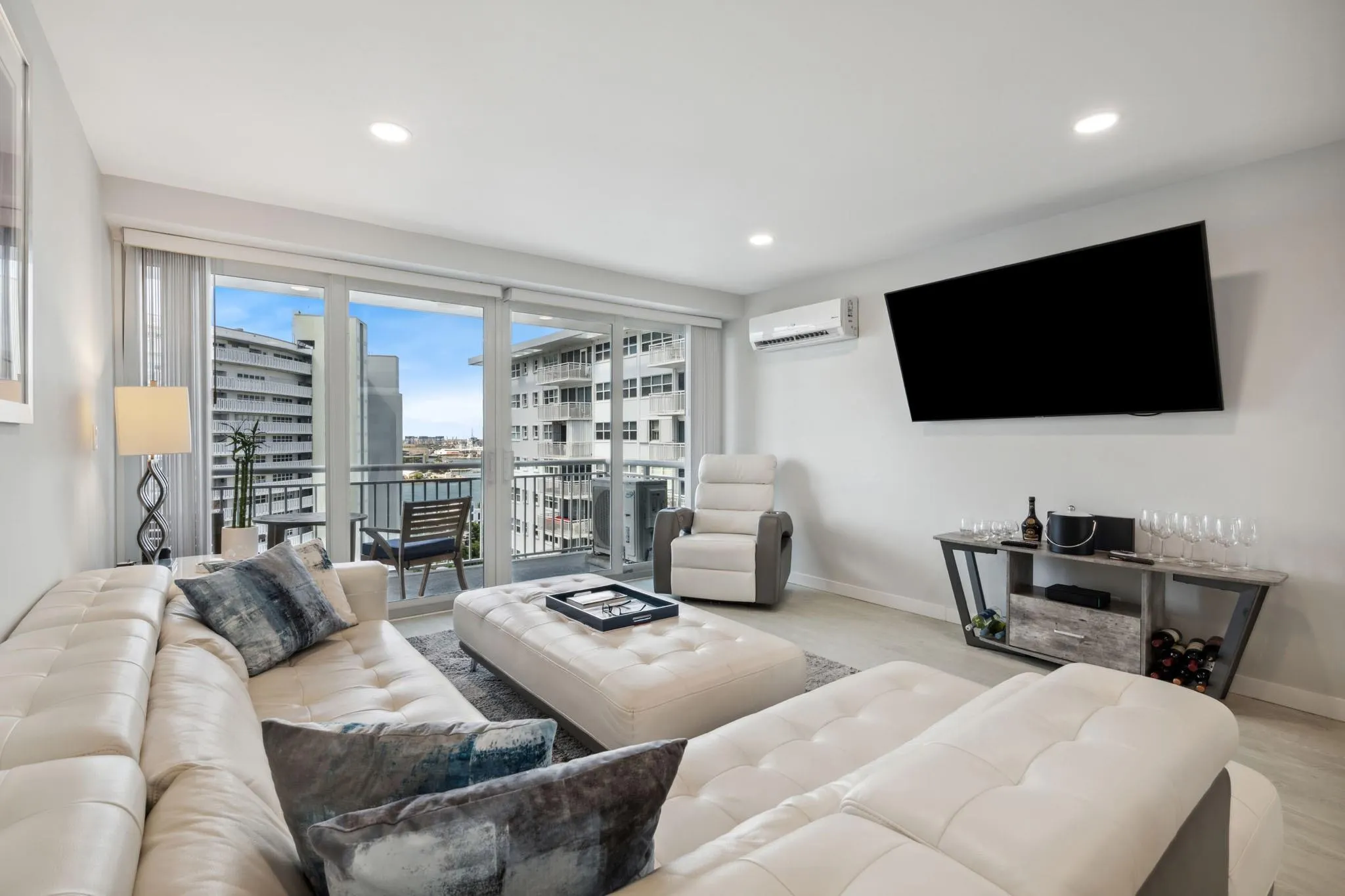 1920 S Ocean Dr, #1504