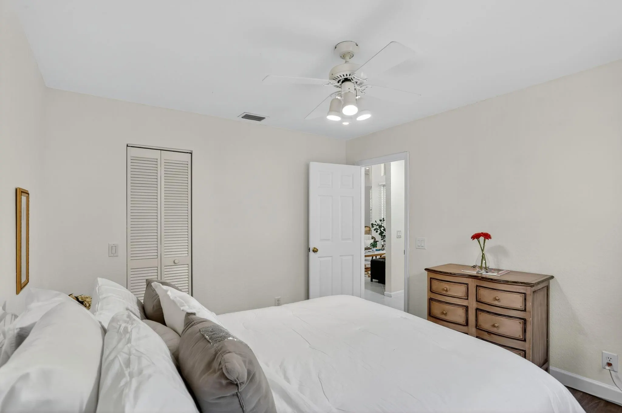 2807 Oakbrook Ln