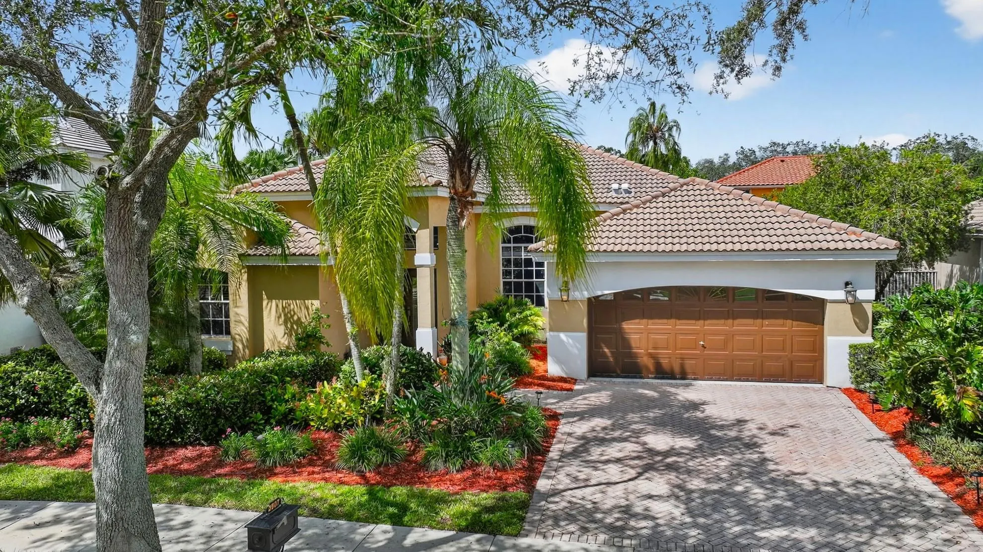 2807 Oakbrook Ln