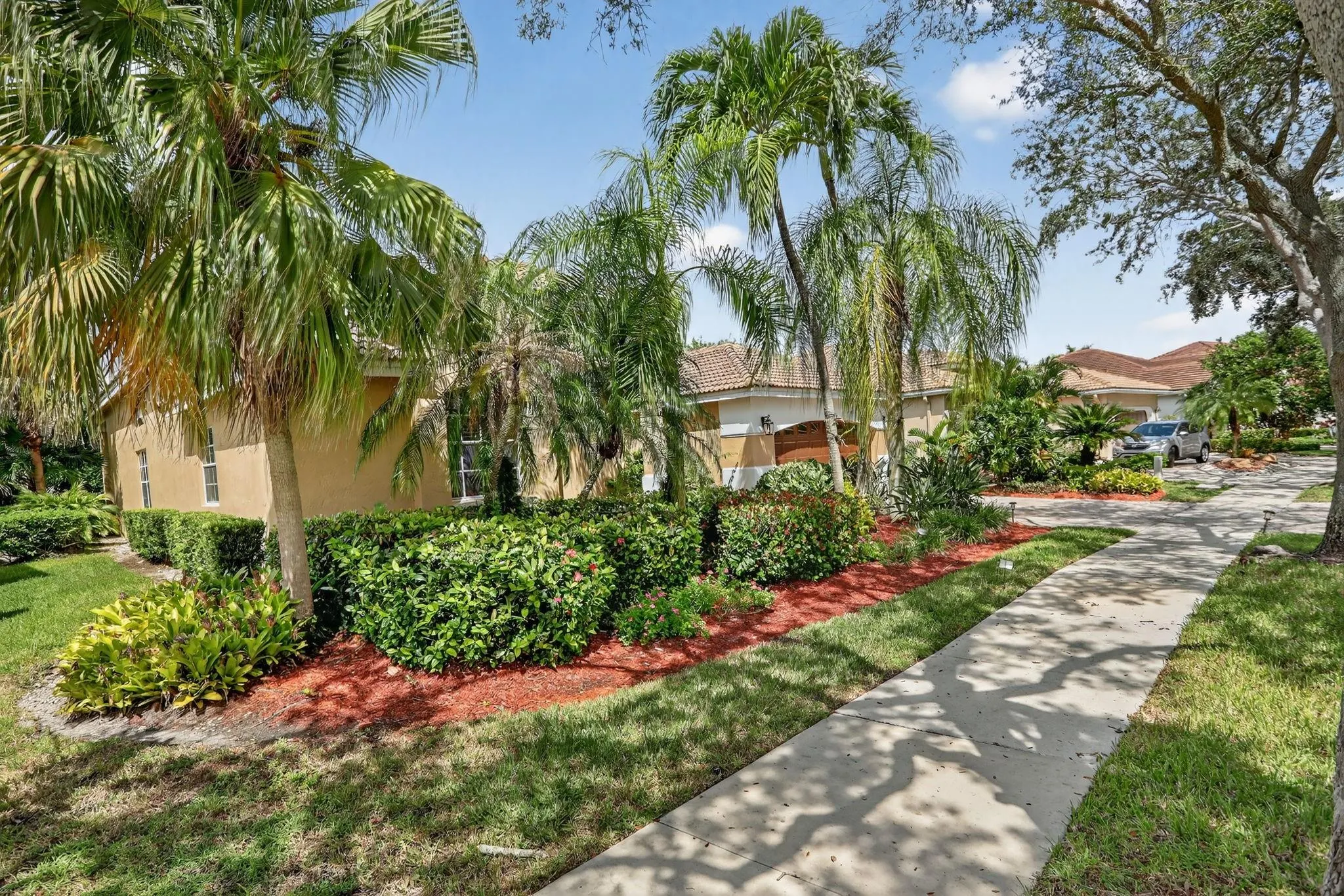 2807 Oakbrook Ln