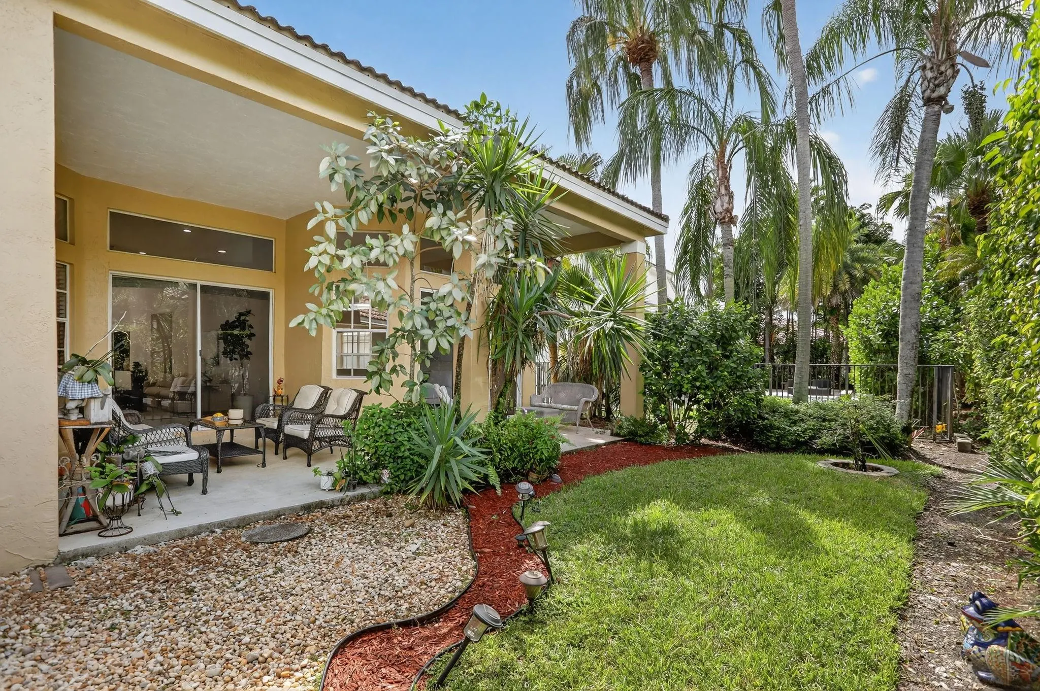 2807 Oakbrook Ln