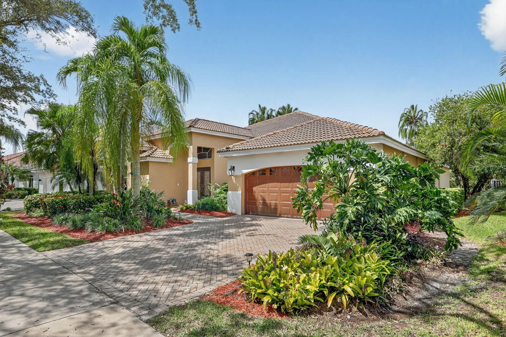 2807 Oakbrook Ln