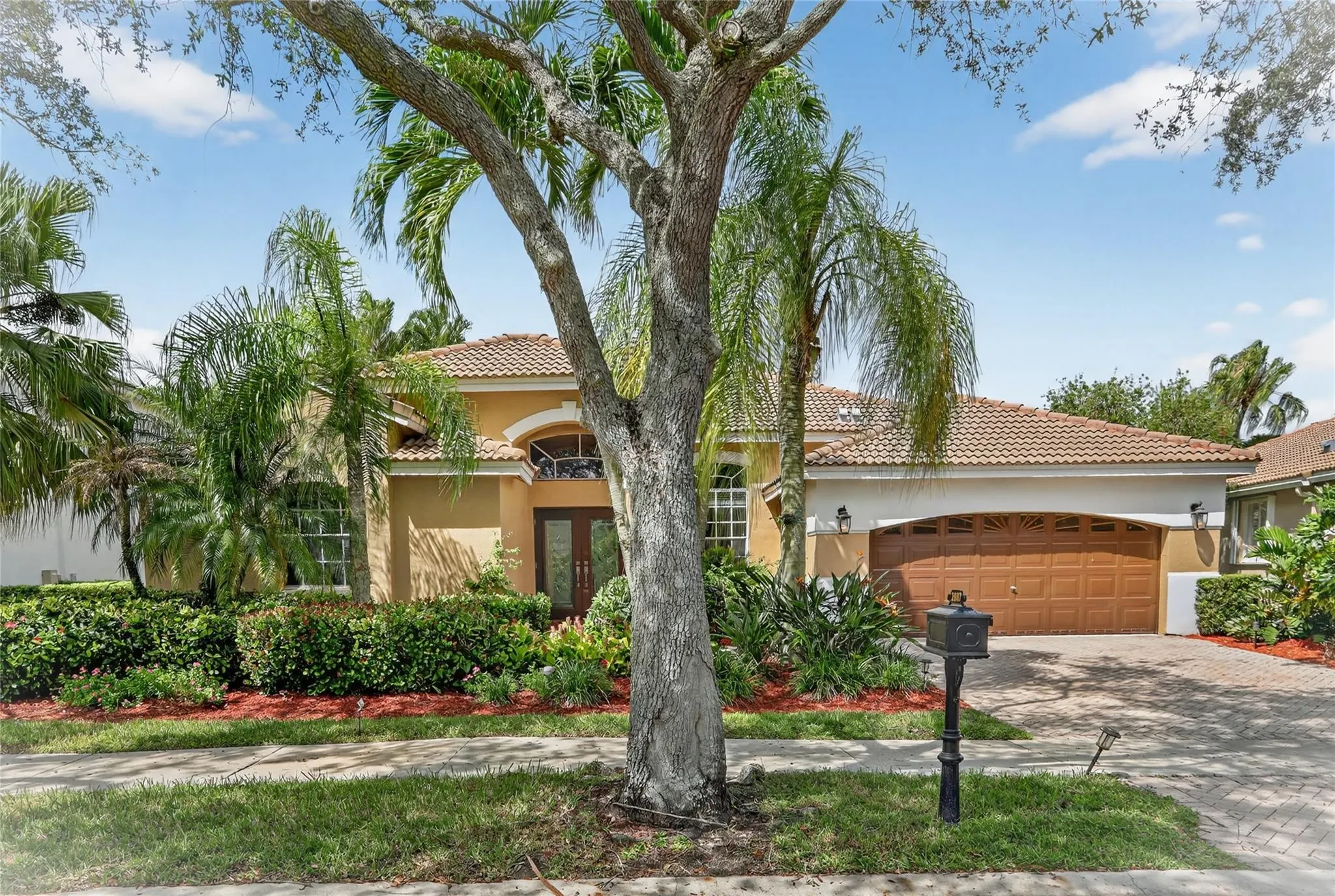 2807 Oakbrook Ln