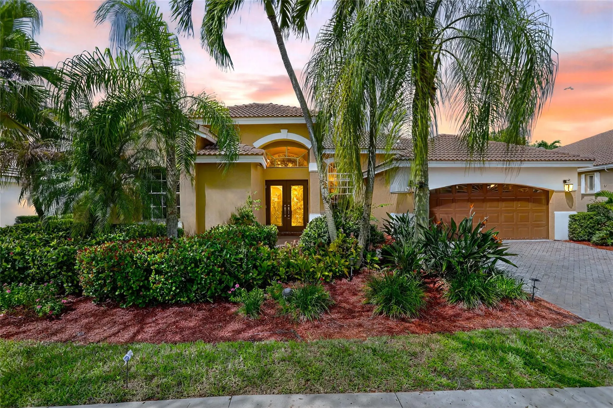 2807 Oakbrook Ln