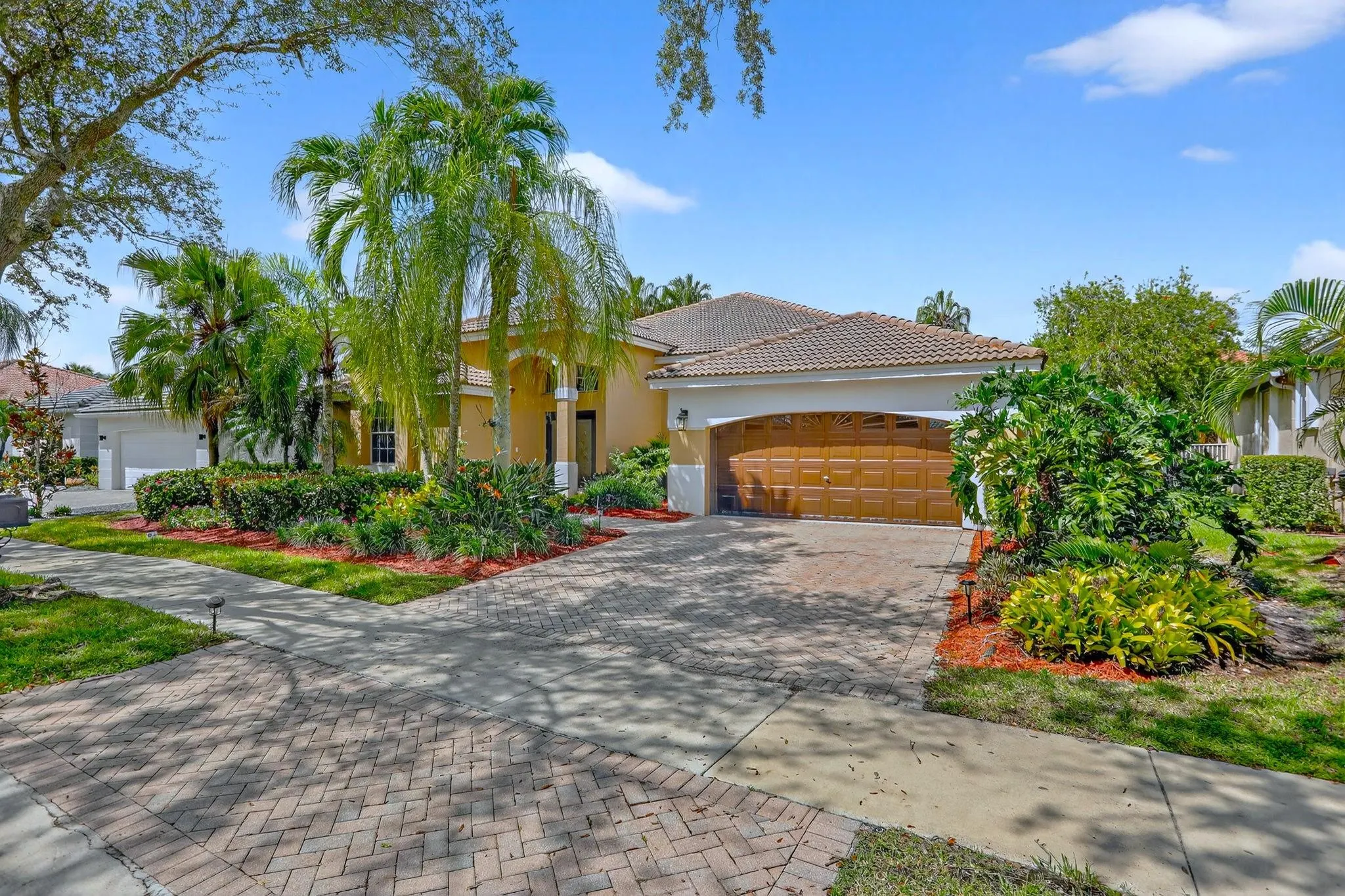 2807 Oakbrook Ln