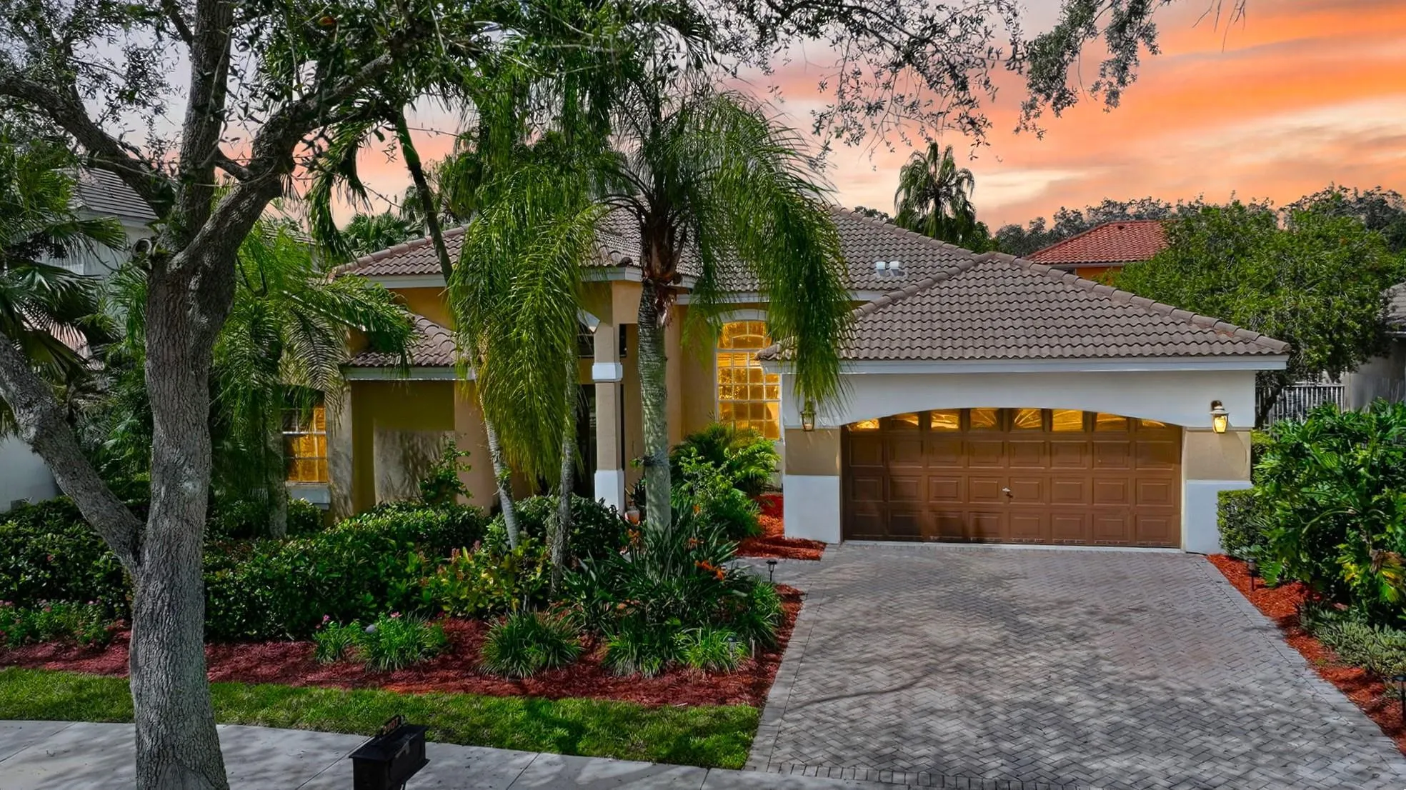 2807 Oakbrook Ln