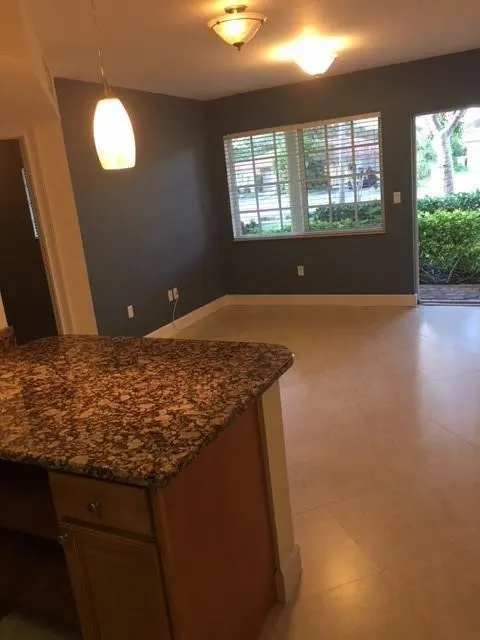 410 SW 15TH Street, #103