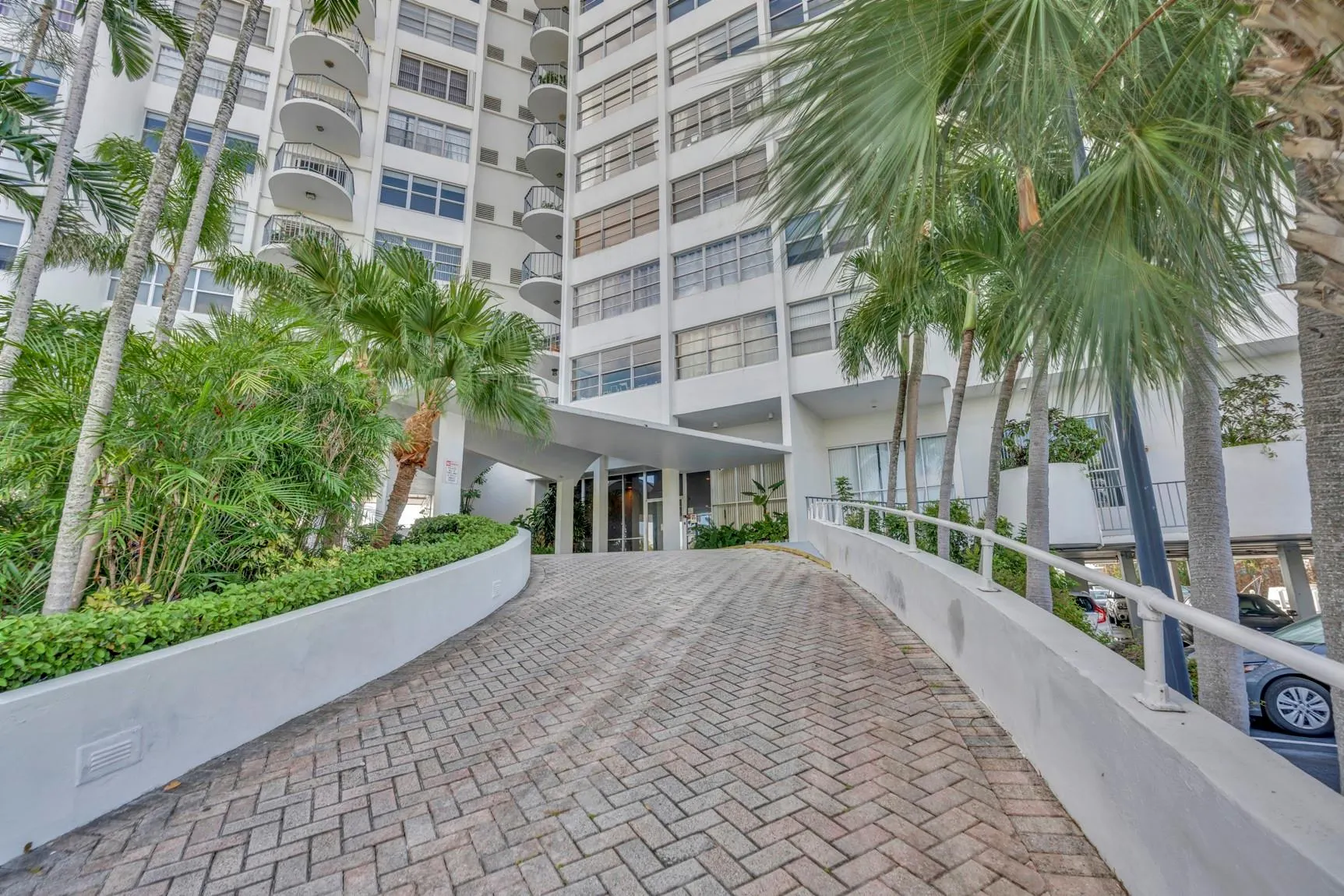 11930 N Bayshore Dr, #404