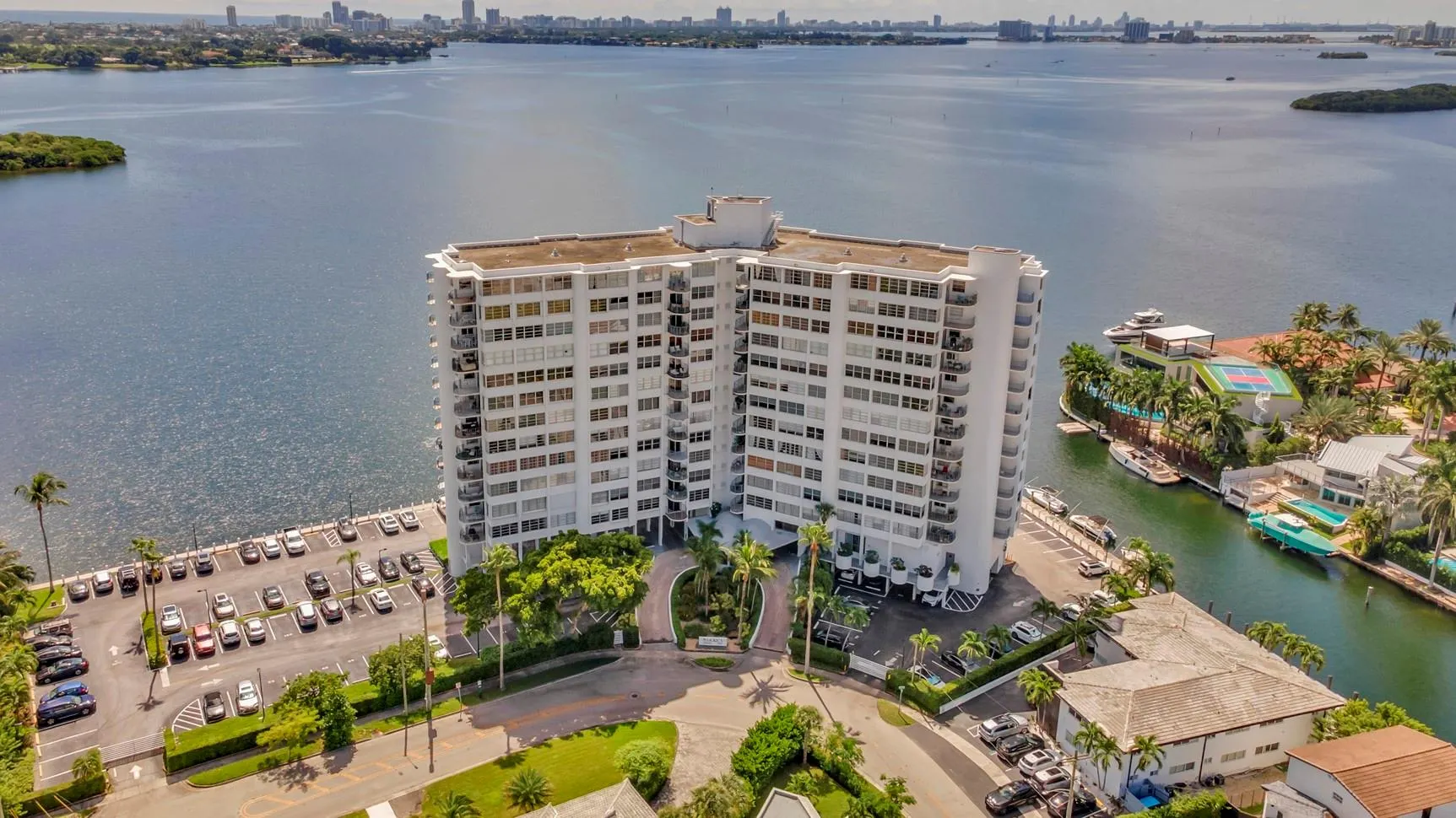 11930 N Bayshore Dr, #404