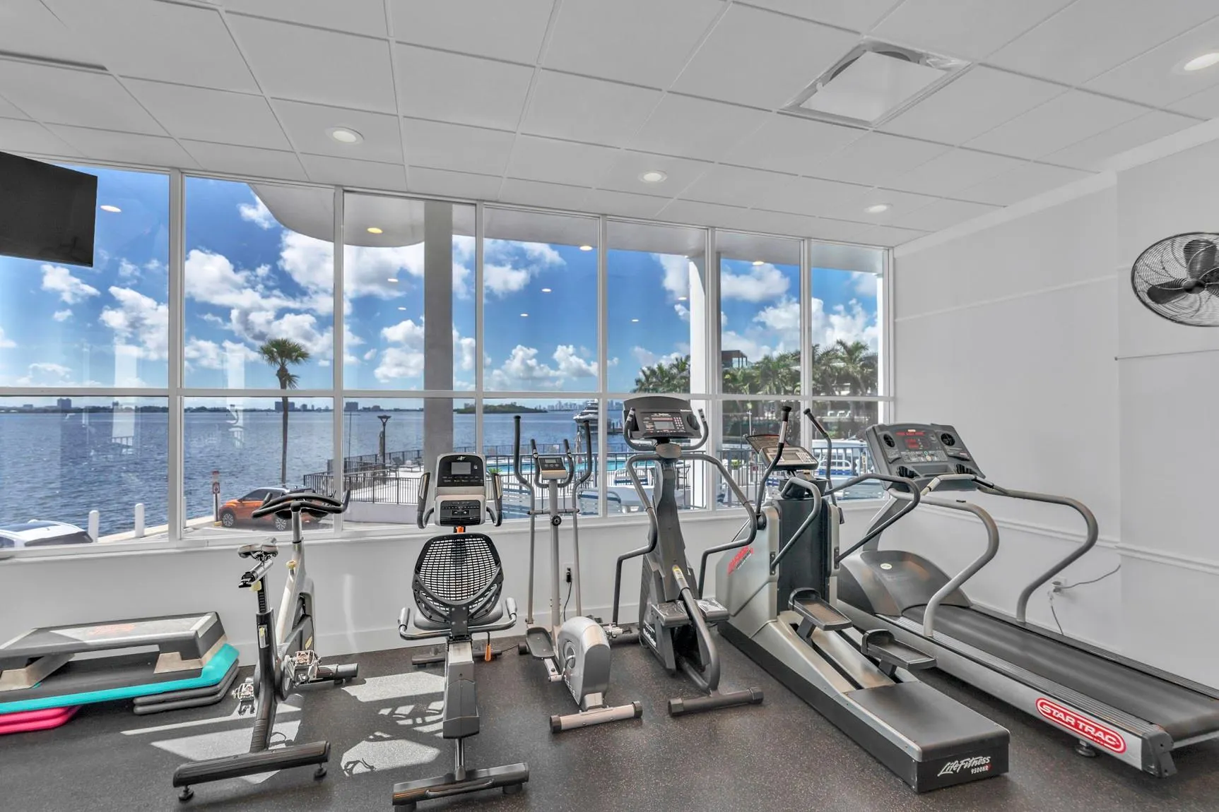11930 N Bayshore Dr, #404