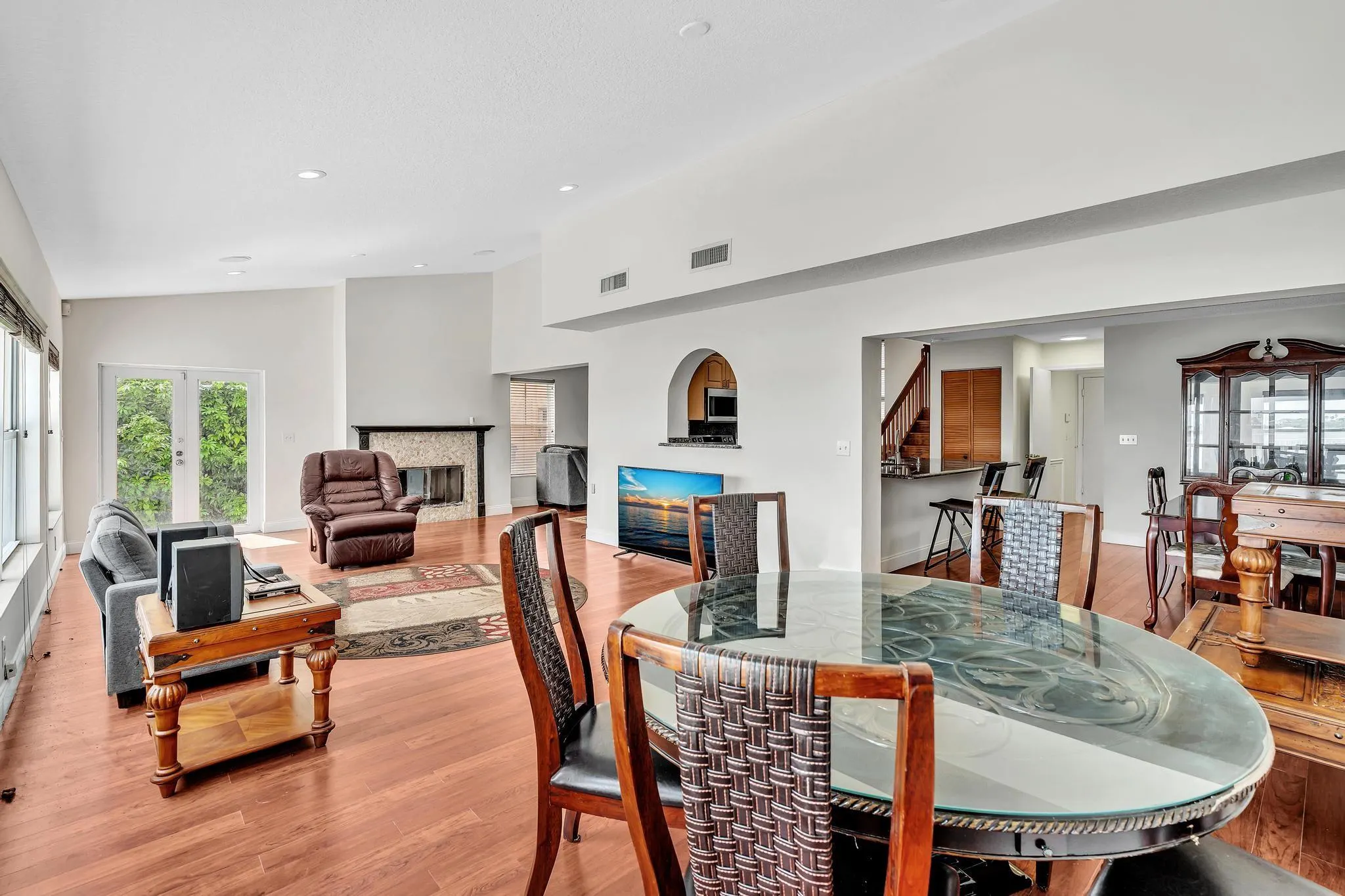 3218 W Buena Vista Dr