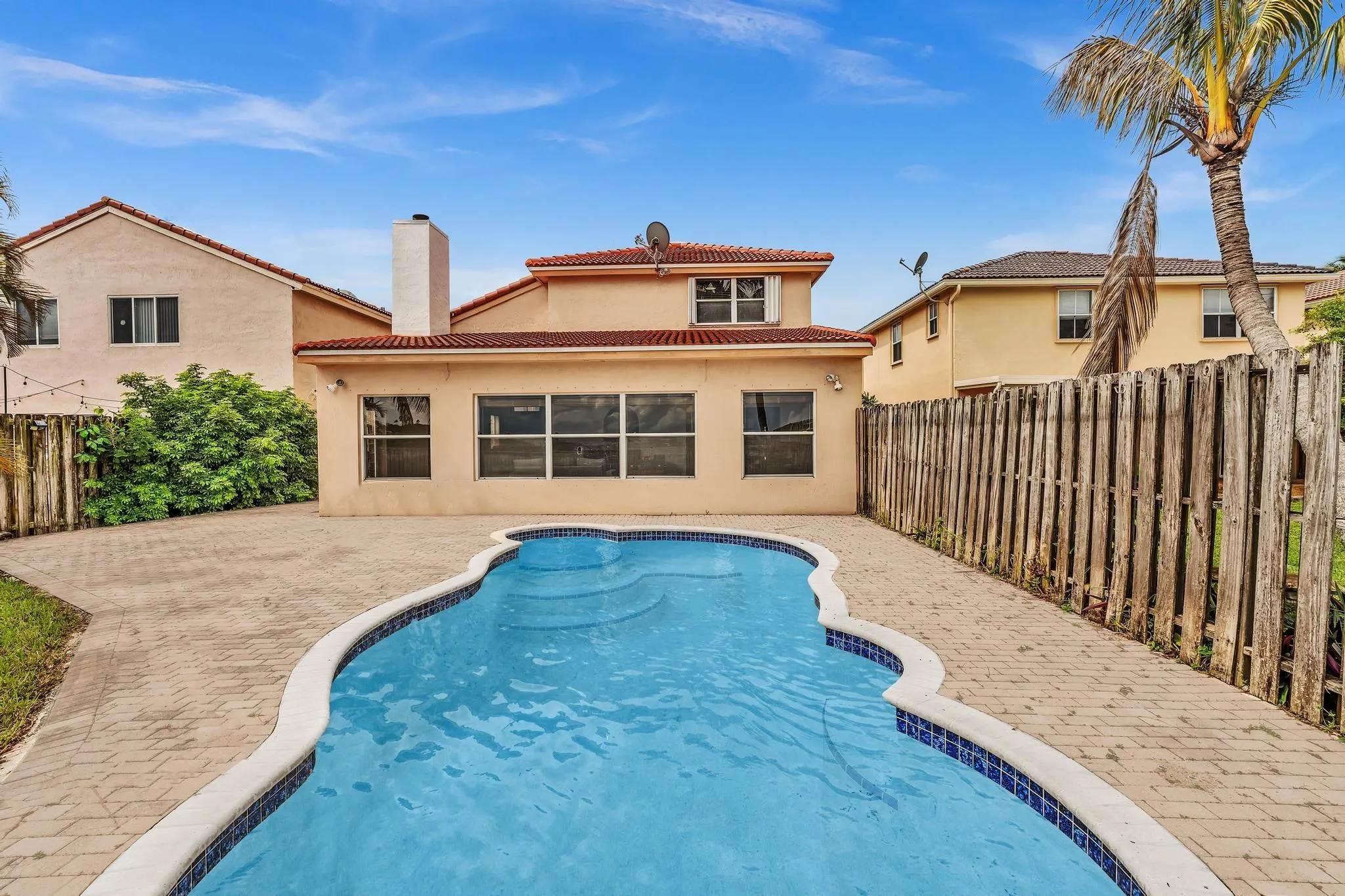3218 W Buena Vista Dr