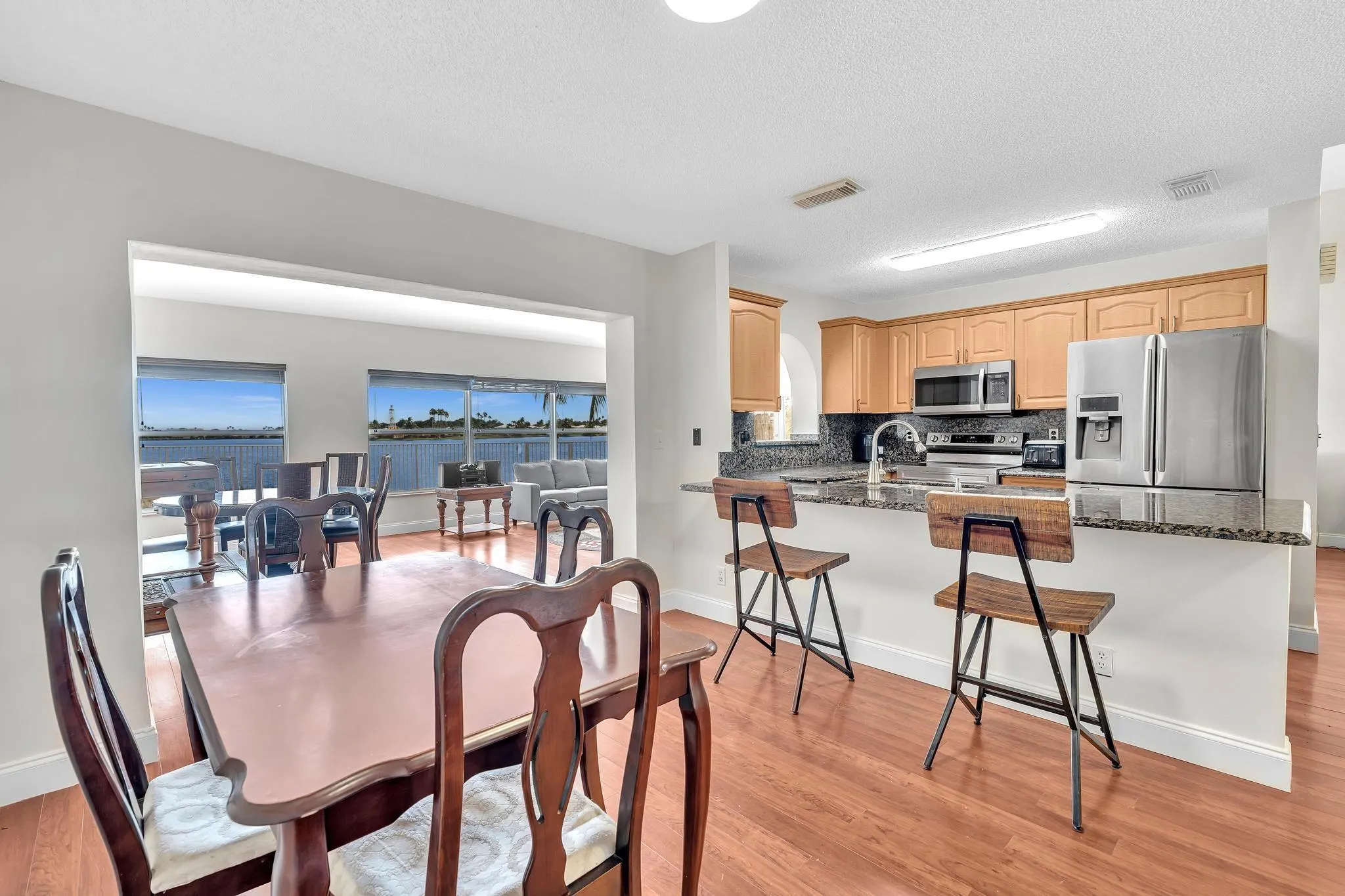 3218 W Buena Vista Dr