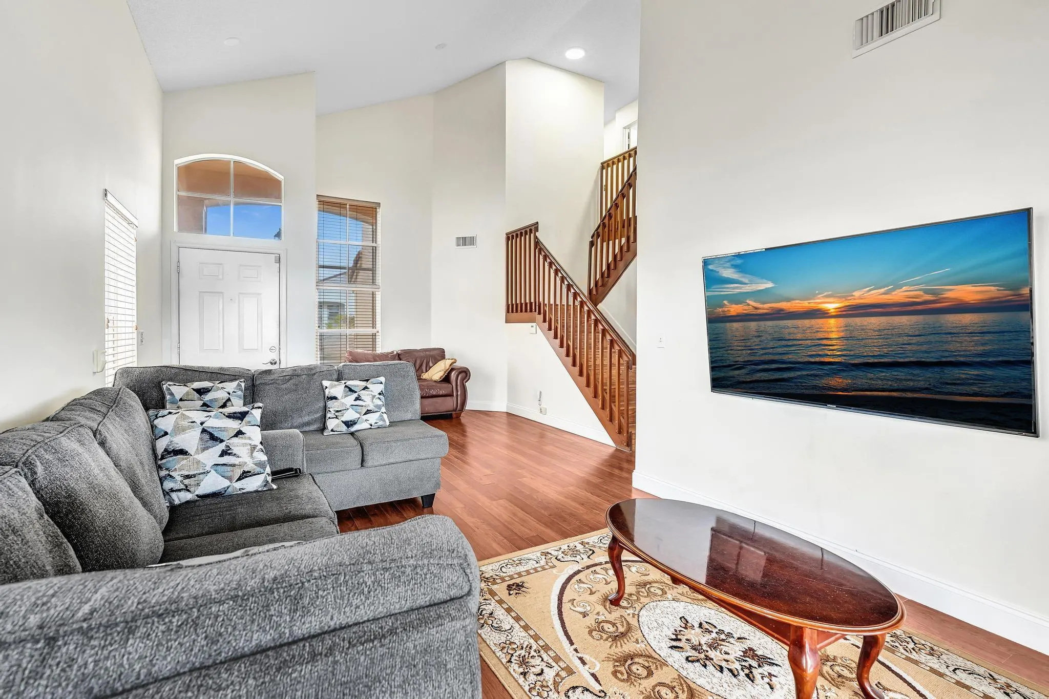 3218 W Buena Vista Dr