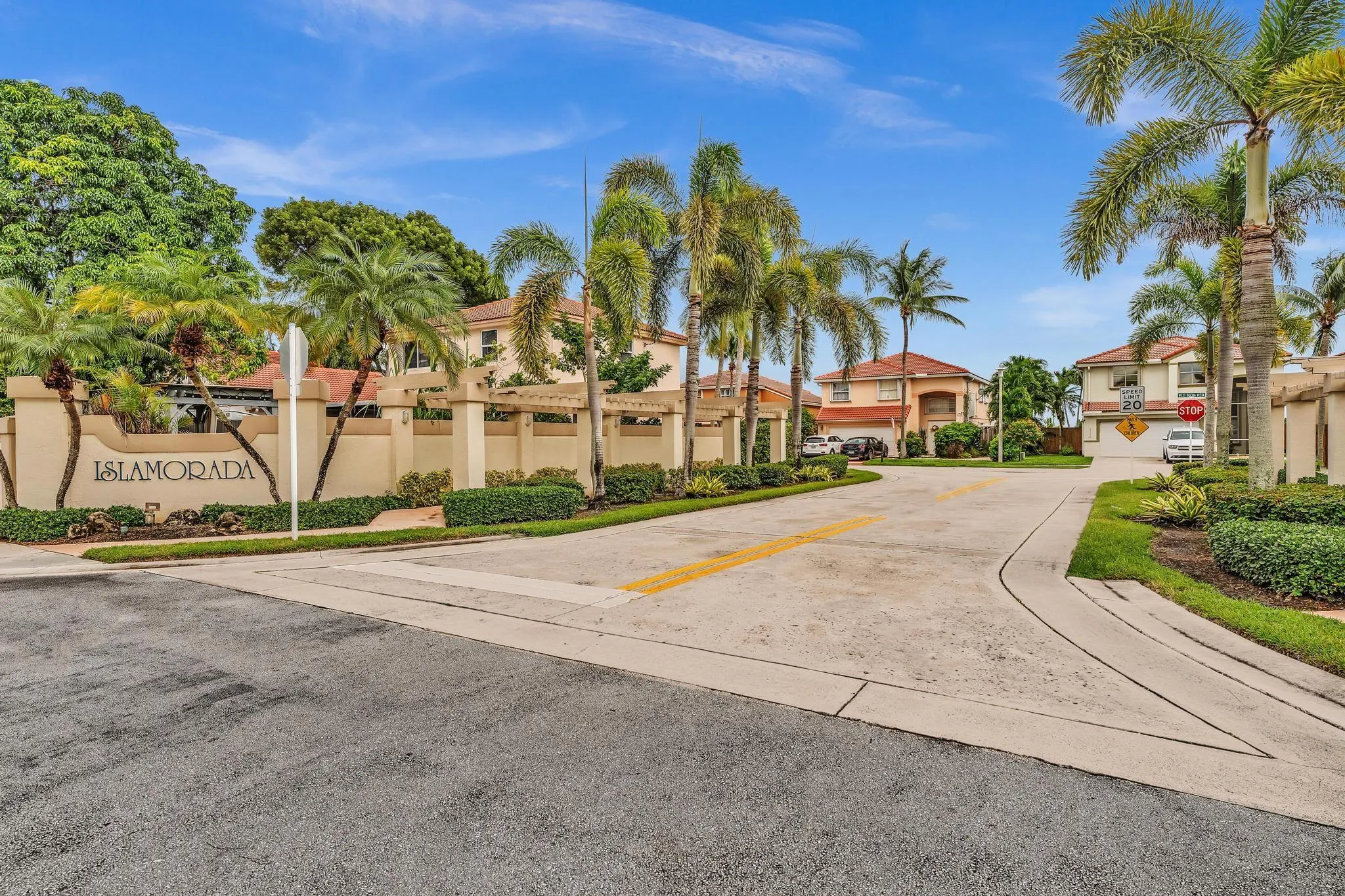 3218 W Buena Vista Dr