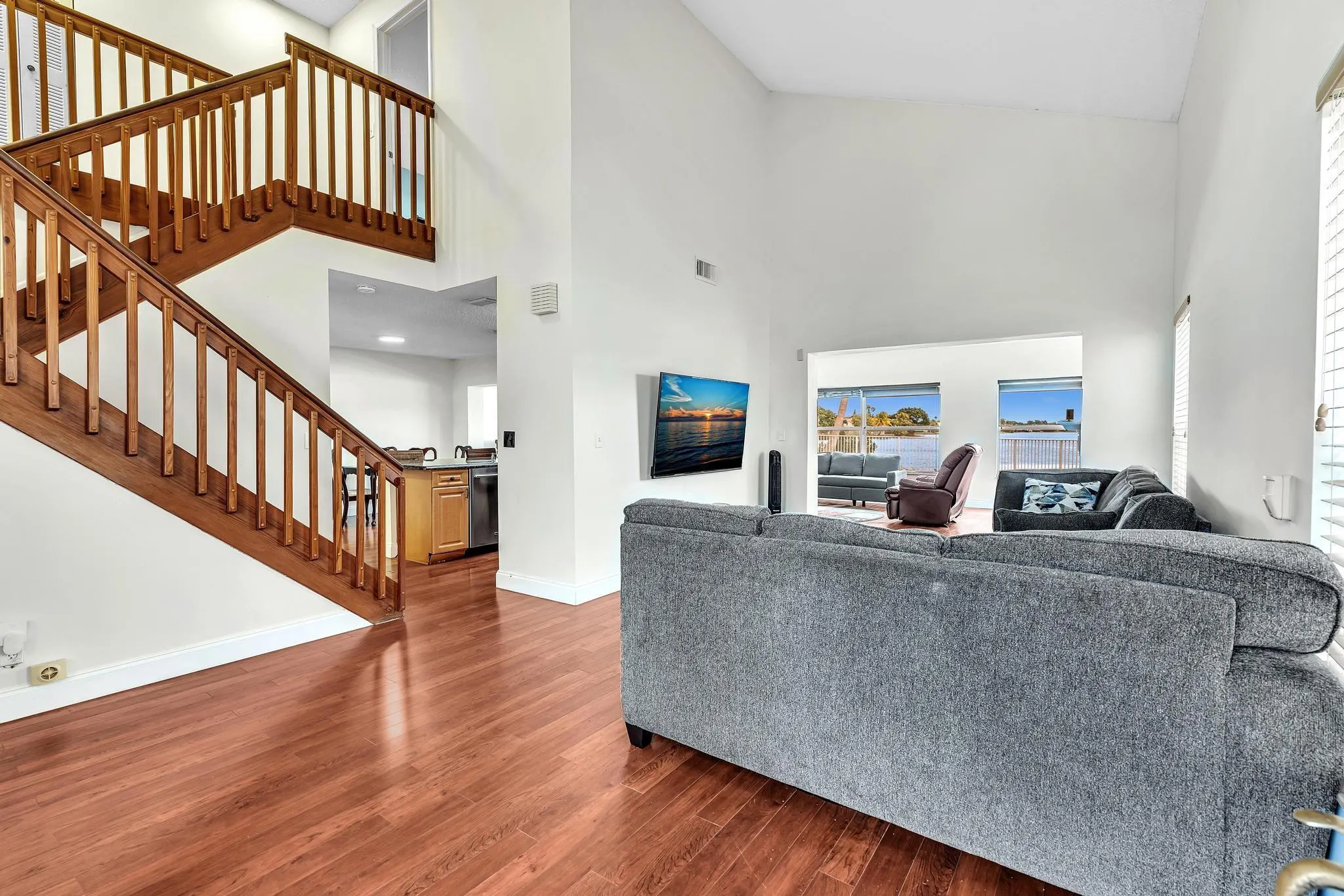 3218 W Buena Vista Dr