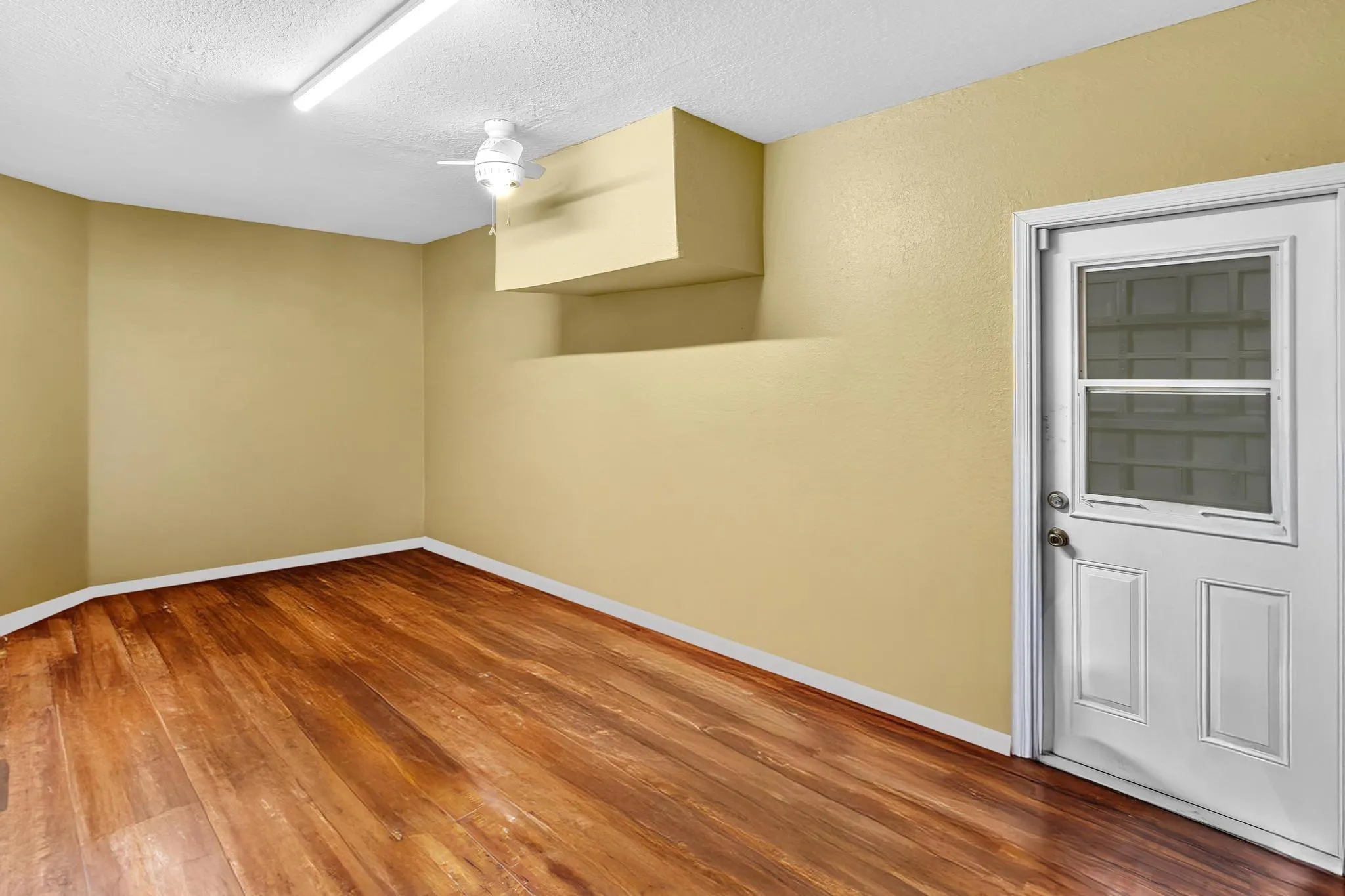 3218 W Buena Vista Dr