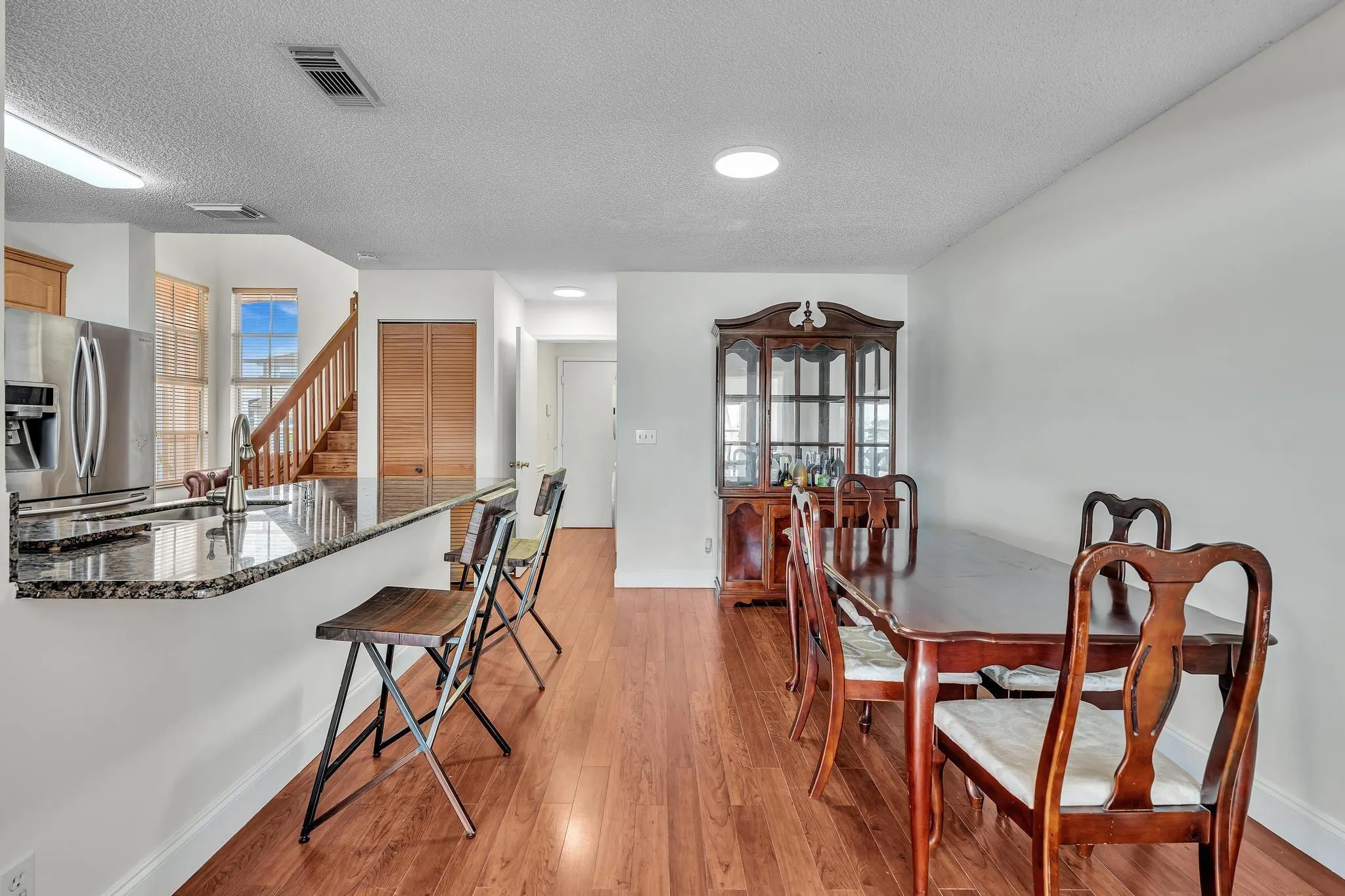 3218 W Buena Vista Dr