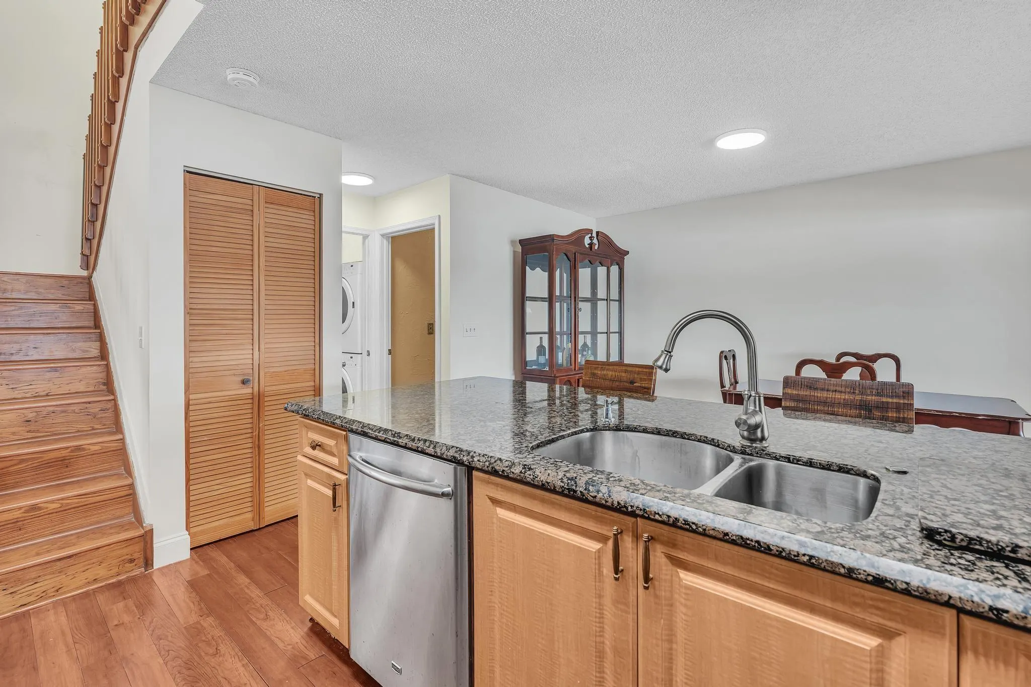 3218 W Buena Vista Dr