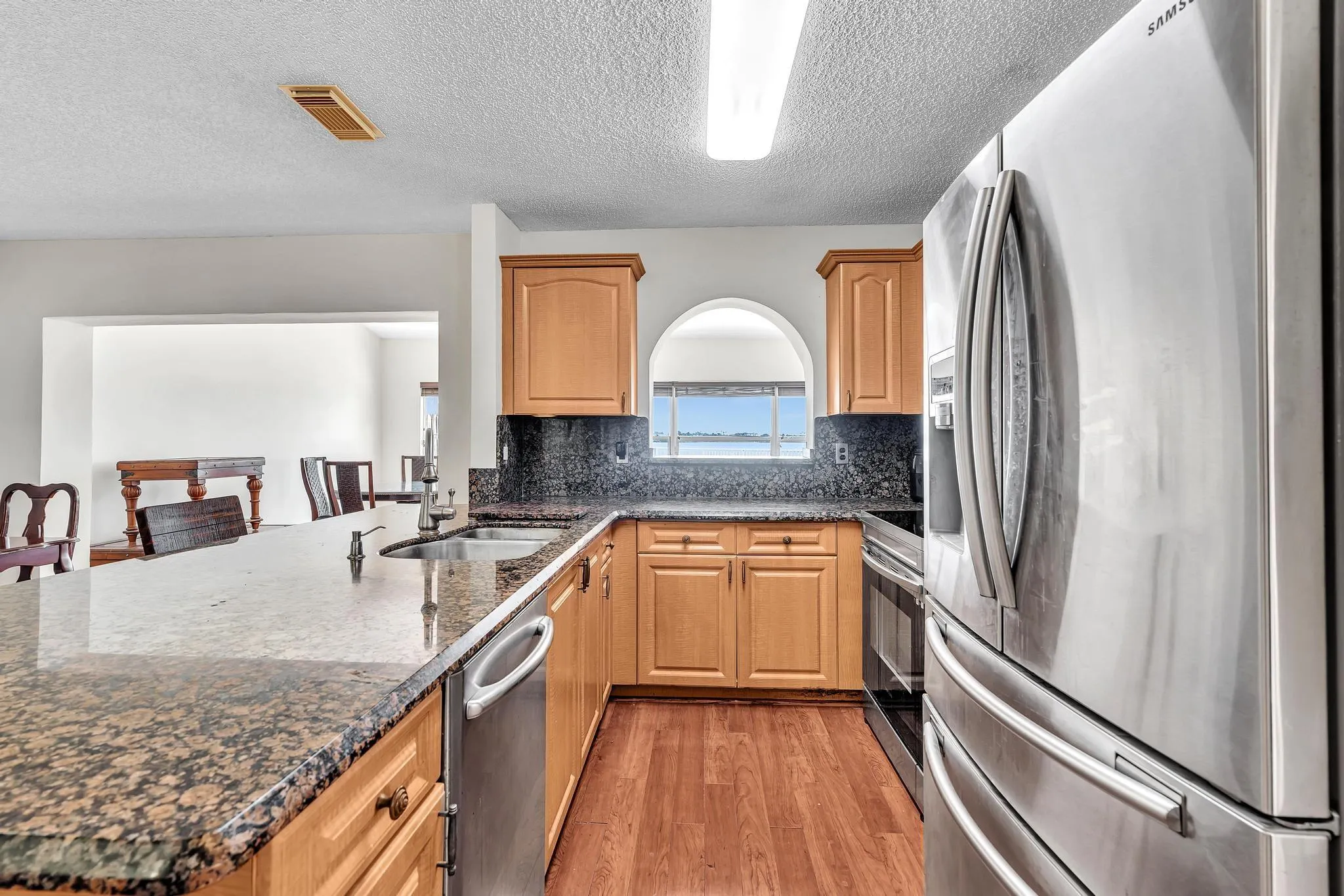 3218 W Buena Vista Dr